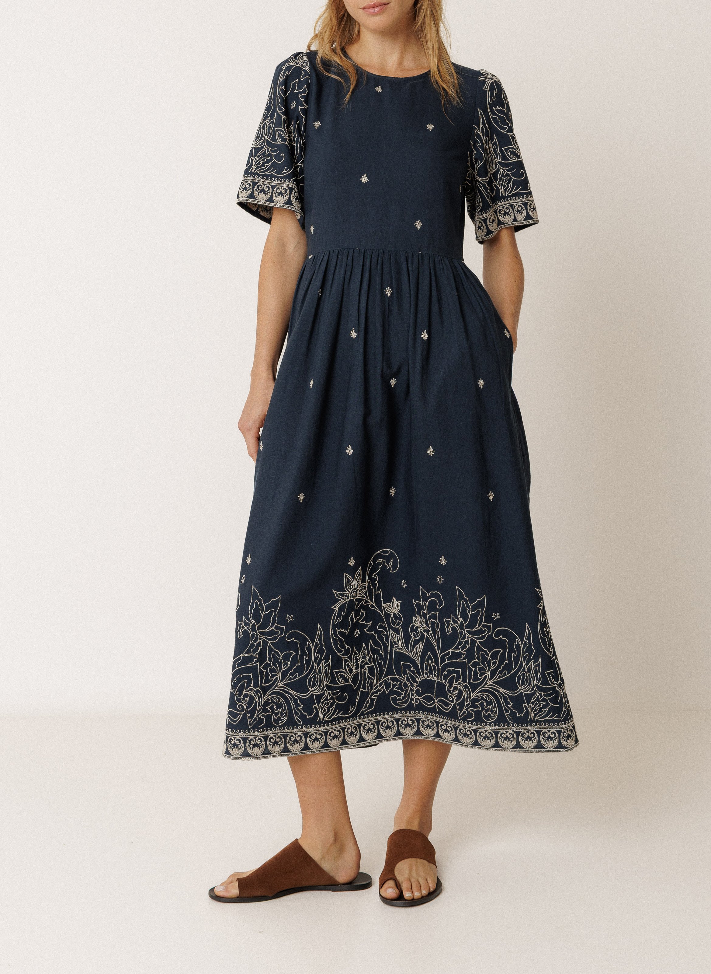 Langes Kleid aus Baumwoll-Mix mit V-Ausschnitt INDI & COLD Blau