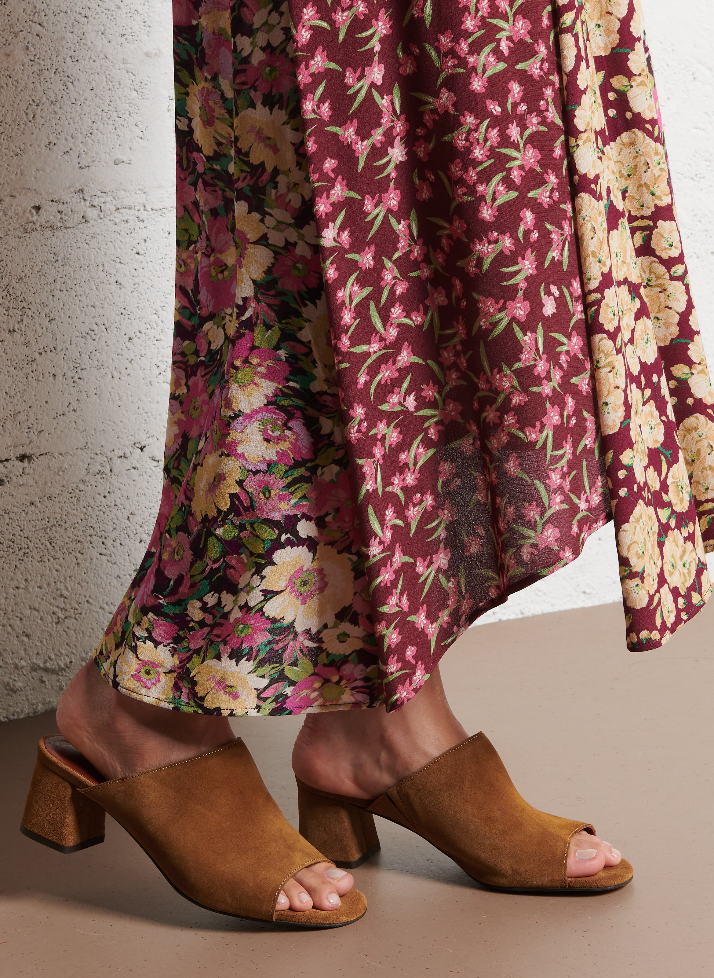 Halfhoge instappers van veloursleer met hak ANONYMOUS COPENHAGEN Bruin