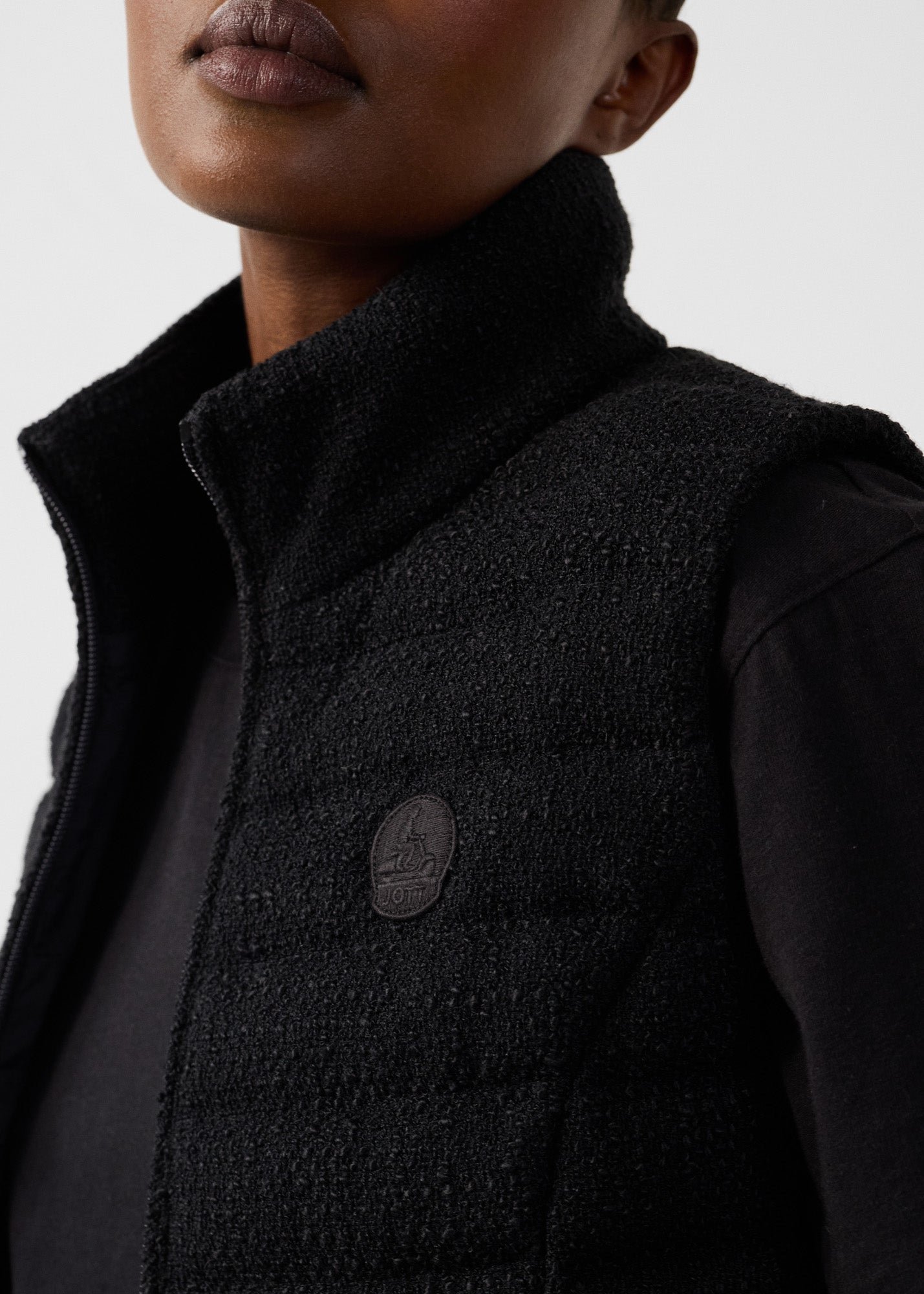 Salla sleeveless puffer jacket JOTT Black