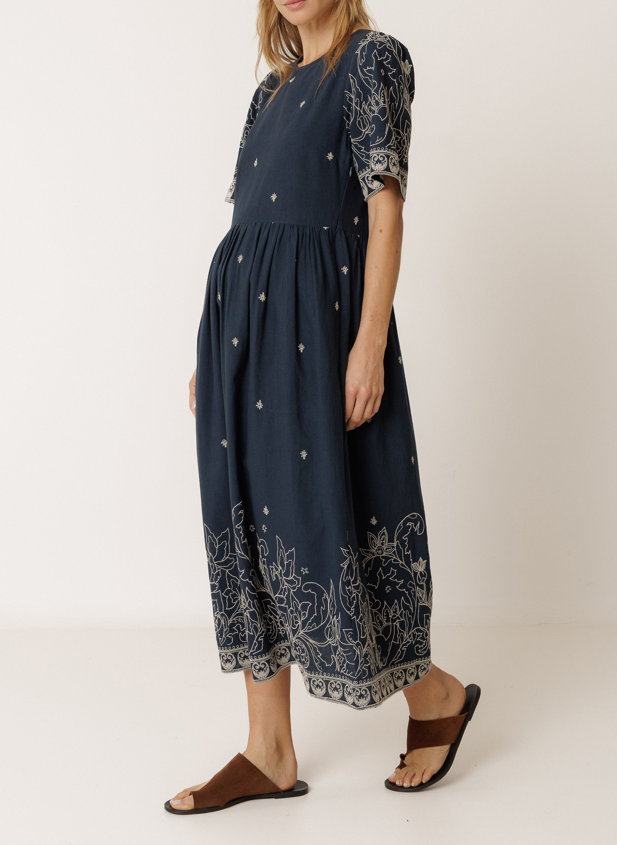 Langes Kleid aus Baumwoll-Mix mit V-Ausschnitt INDI & COLD Blau