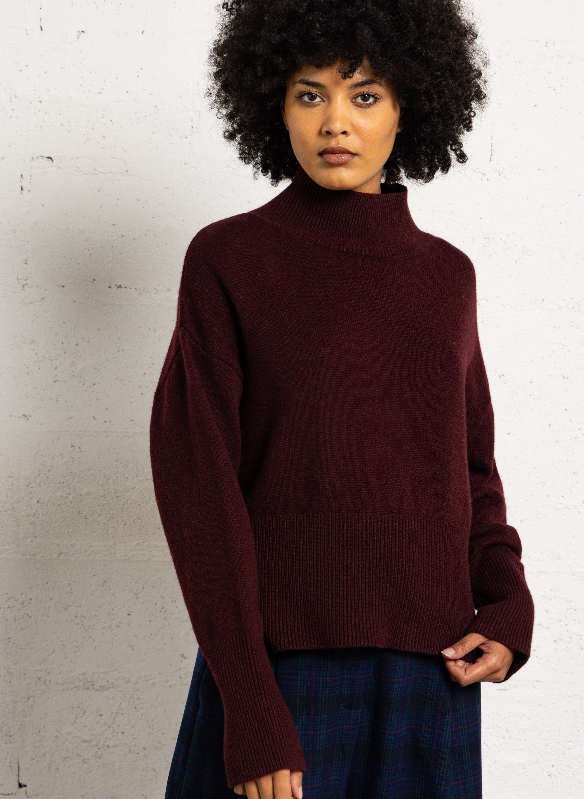 Oversized high neck sweater in recycled wool SUNCOO Plums