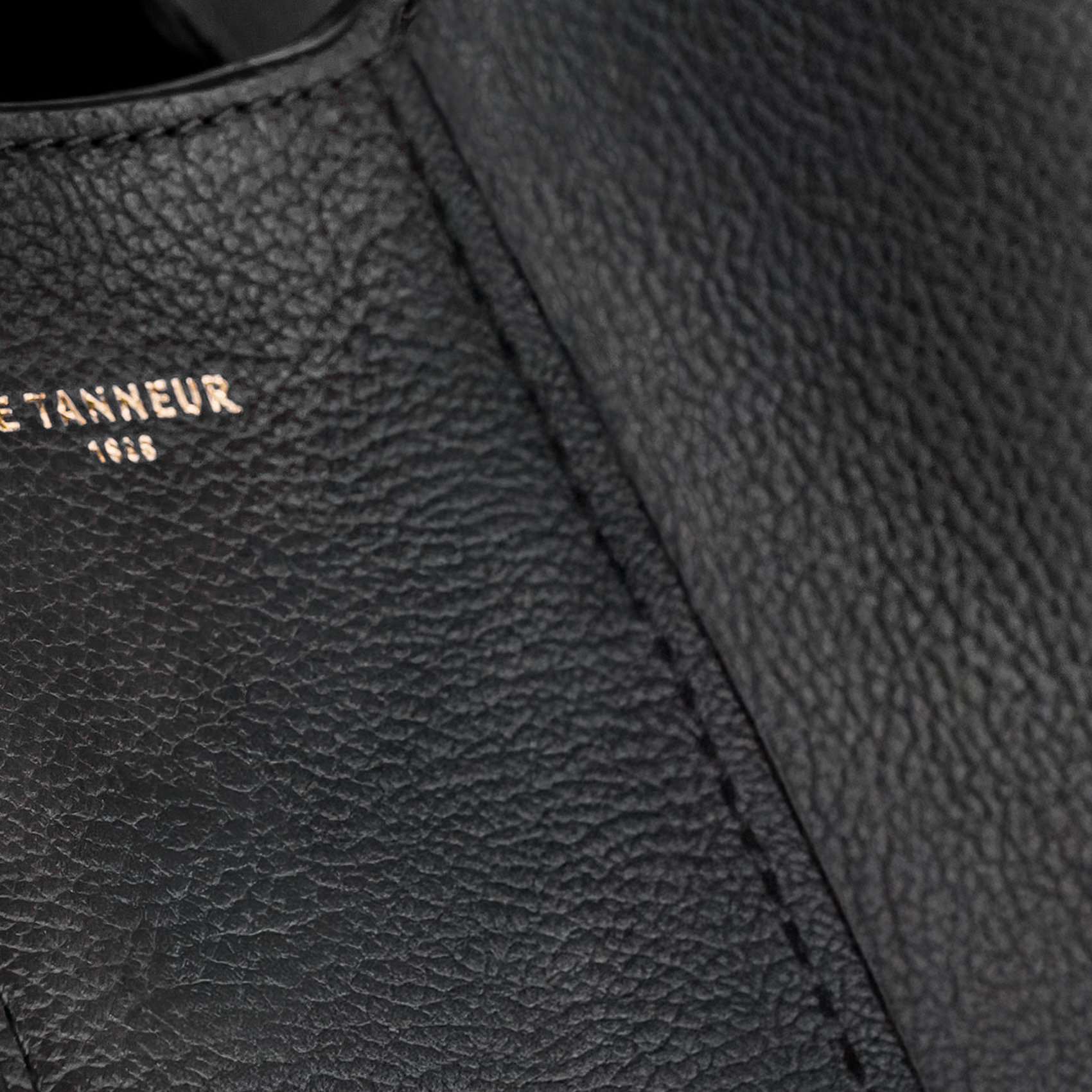 Grained leather shoulder bag LE TANNEUR Black