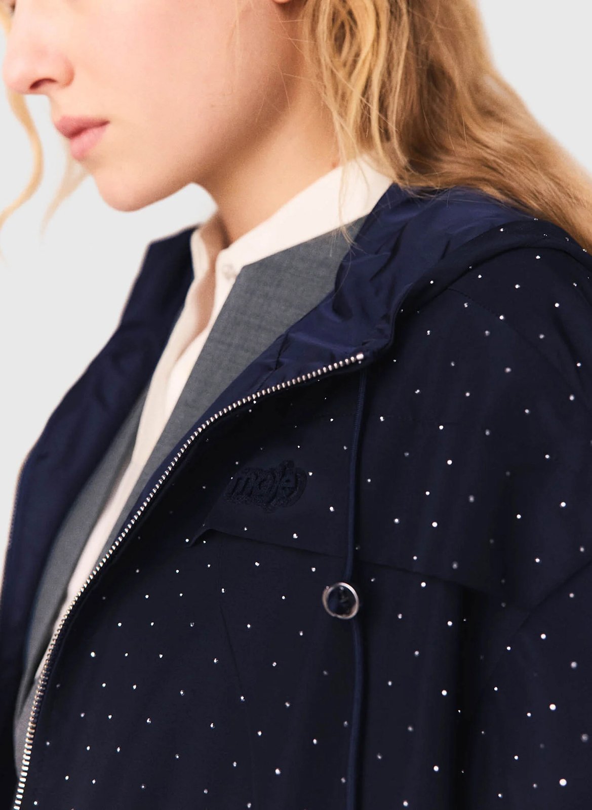 Windjack met opstaande kraag en strass recht model MAJE Blauw