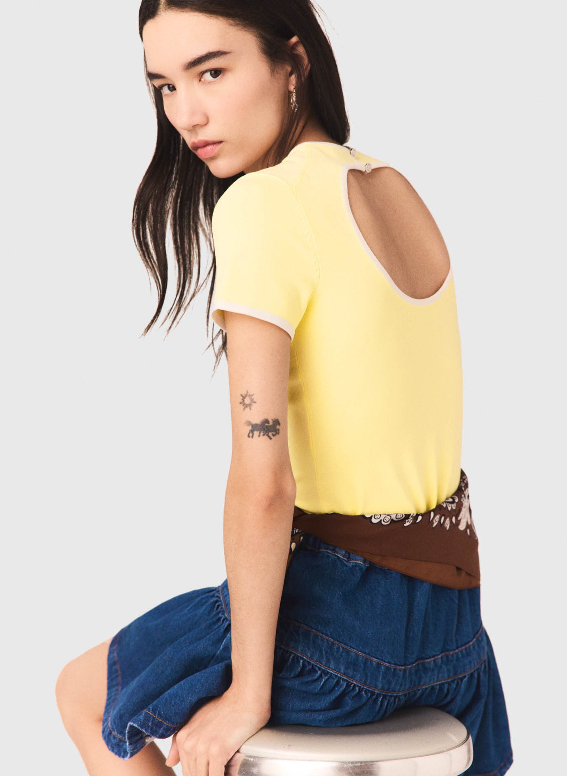 Aansluitende gebreide trui met ronde hals MAJE Geel