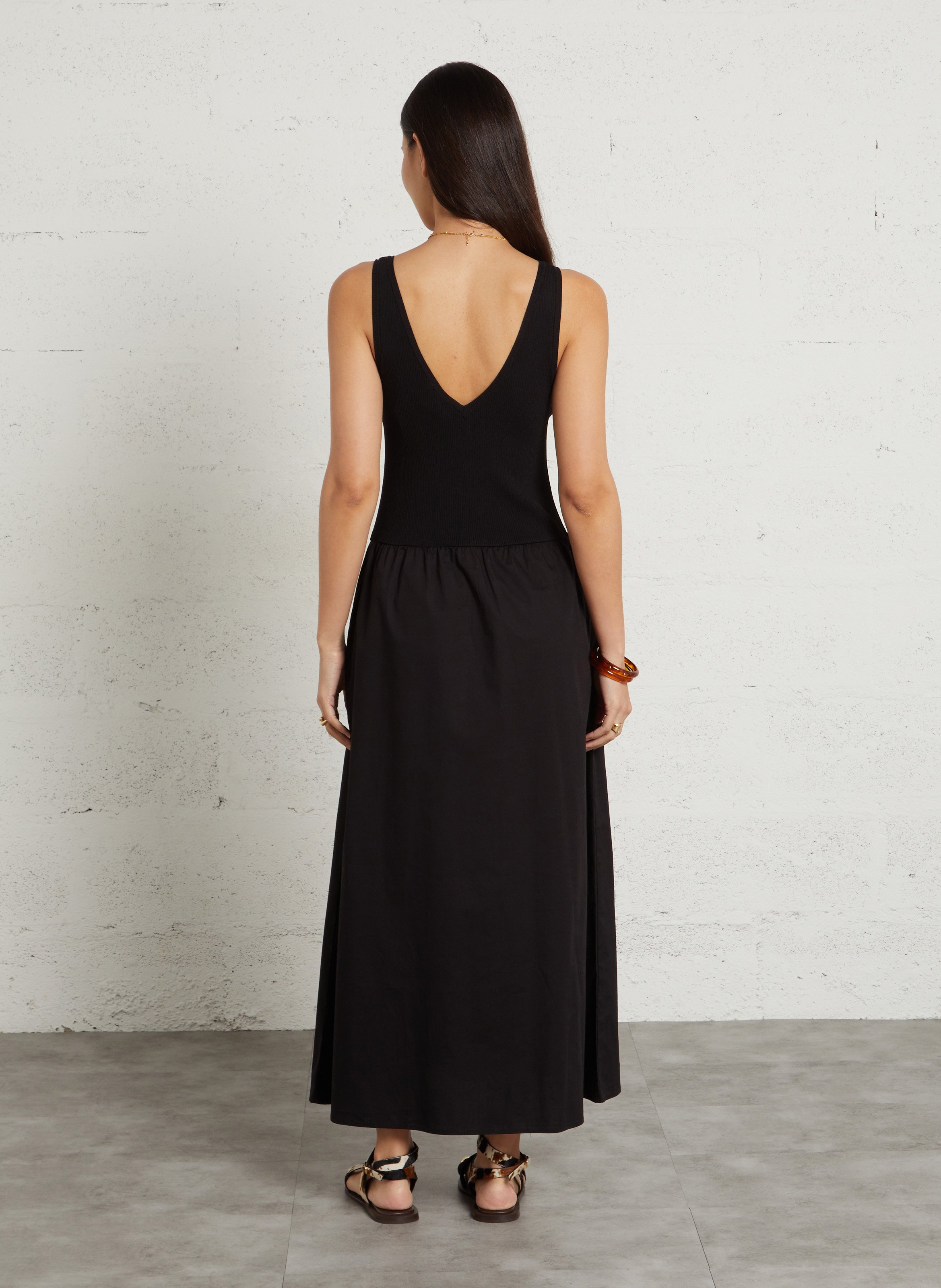 Lange jurk met V-hals MAISON 123 Zwart