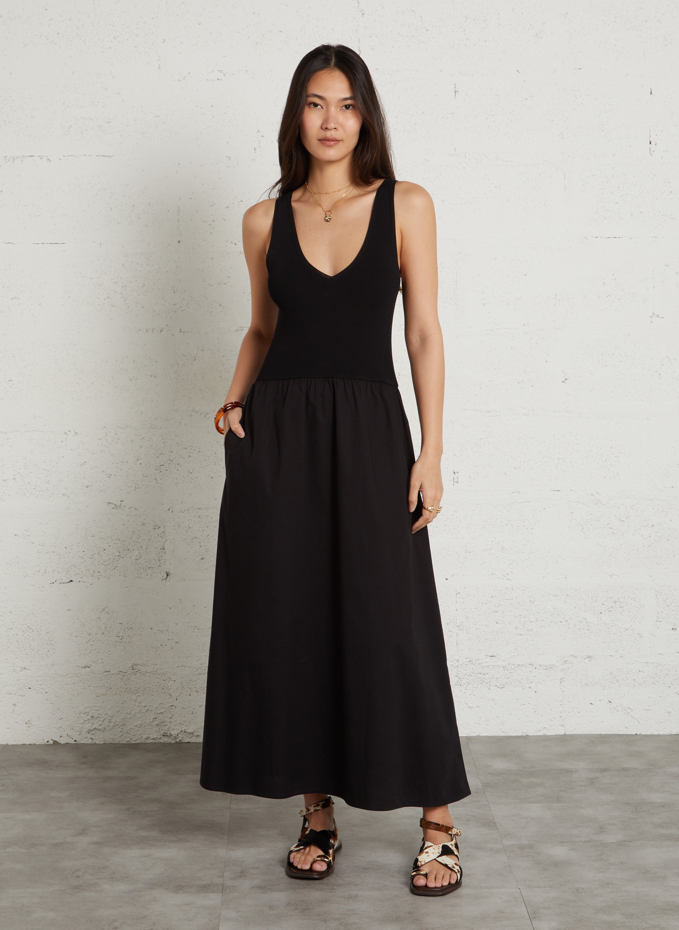 Lange jurk met V-hals MAISON 123 Zwart