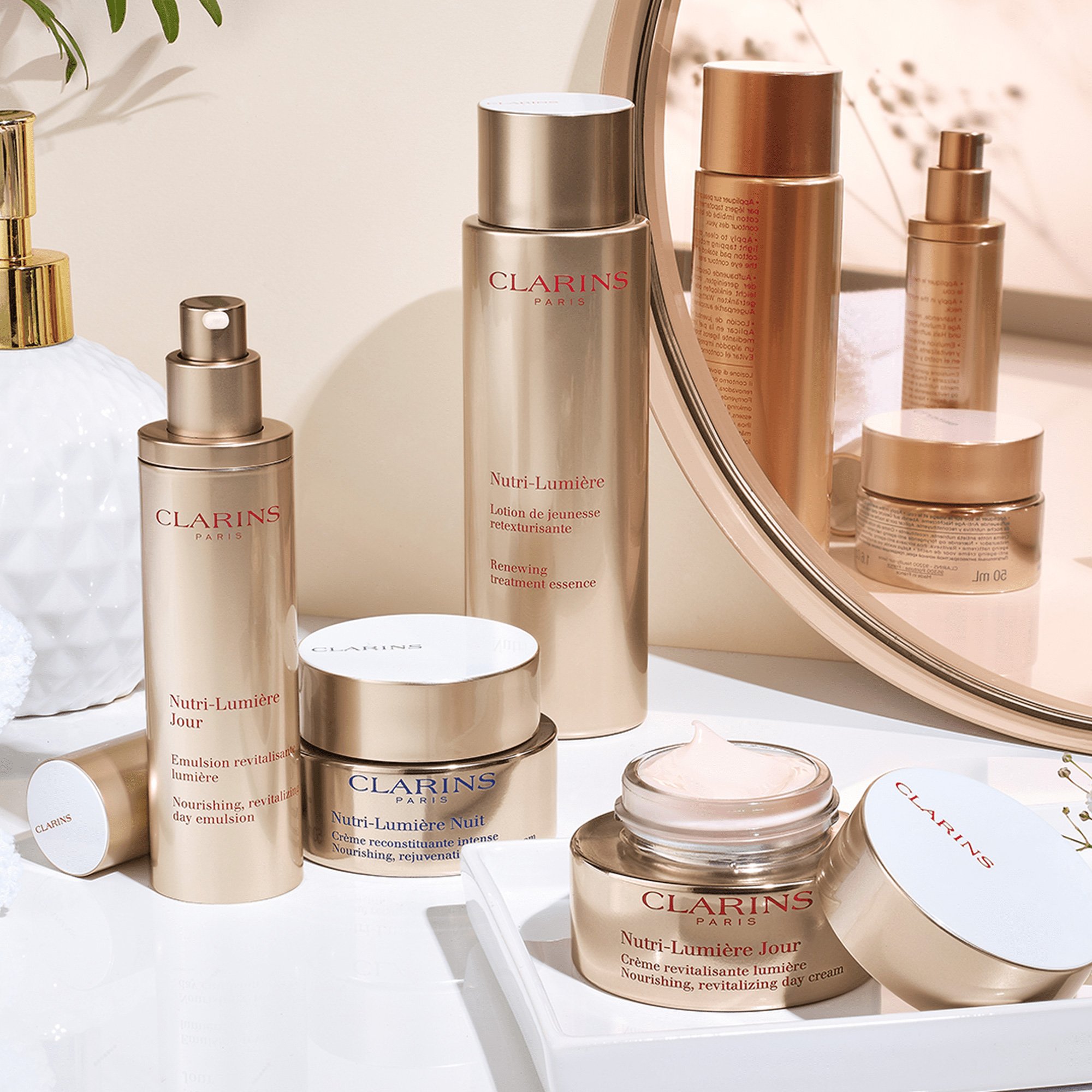 NUTRI-LUMIERE JOUR - Revitalisierende Anti-Aging-Tagescreme CLARINS No color