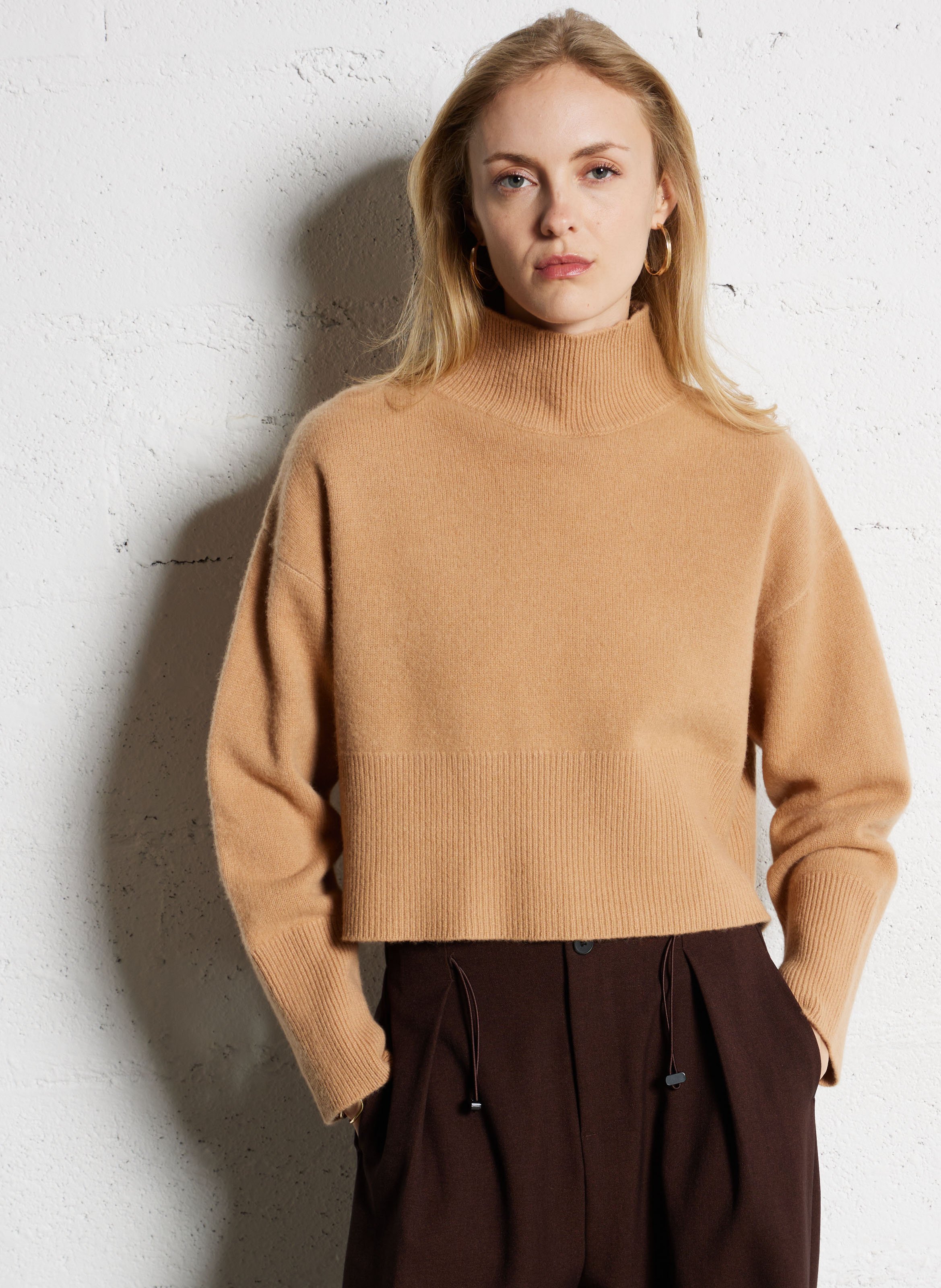 Pull court col montant en laine SUNCOO Beige