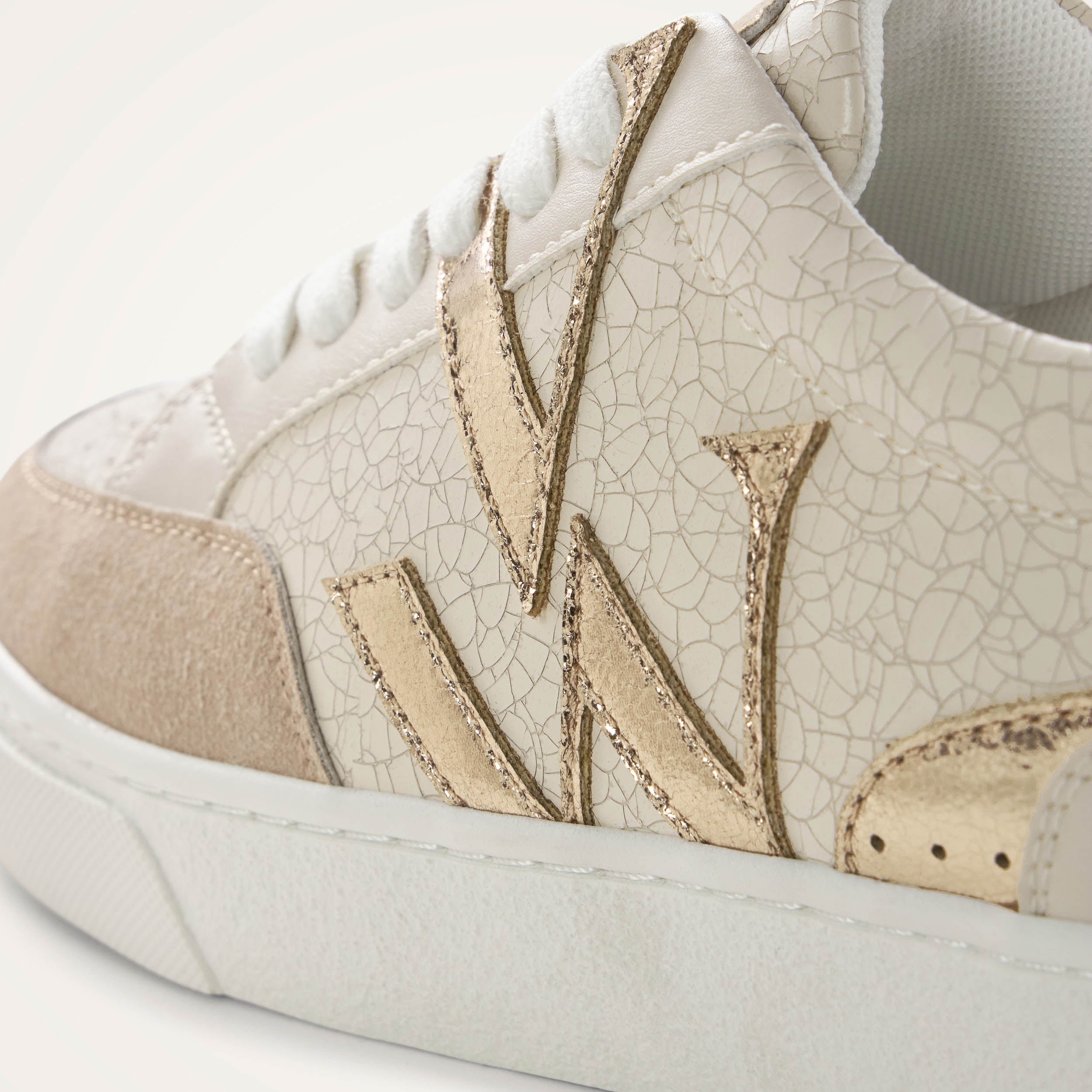 Contrasting leather-effect low-top sneakers VANESSA WU Beige