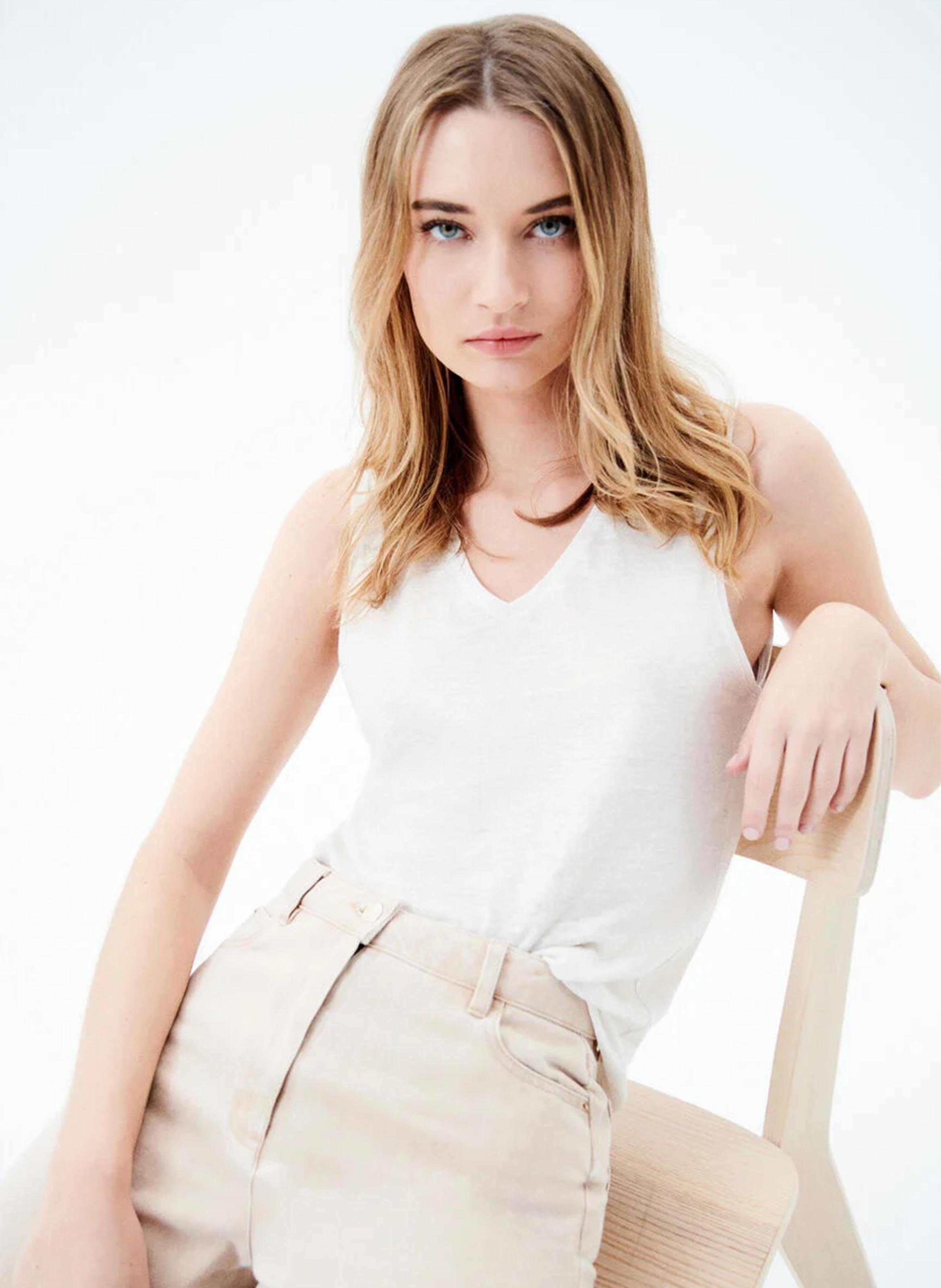 Linen V-neck T-shirt CAROLL White