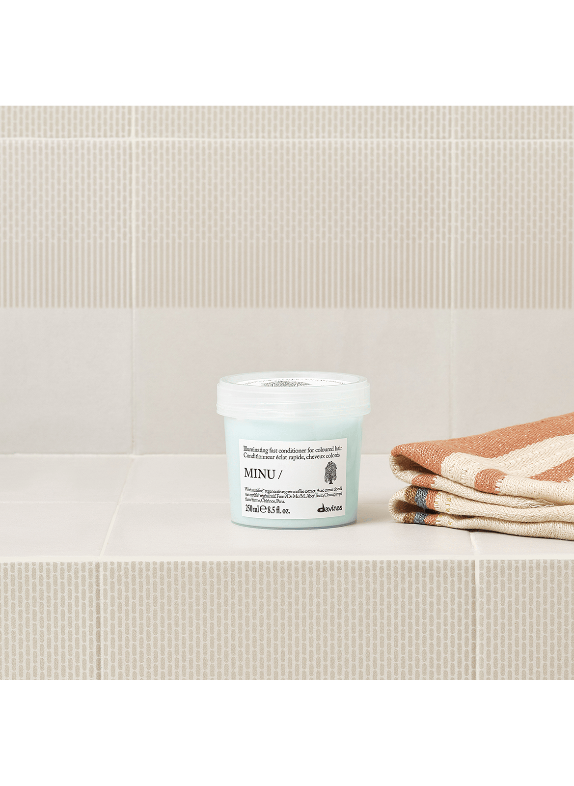 MINU Illuminating and Protective Conditioner for Colored Hair DAVINES No color
