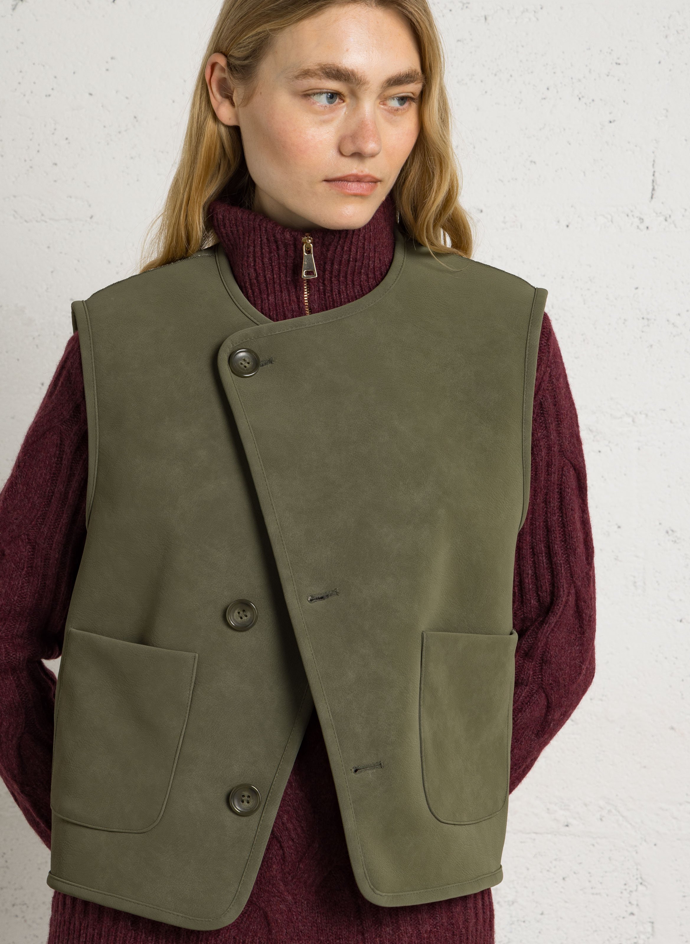 Veste droite sans manche effet fourrure LEON & HARPER Kaki