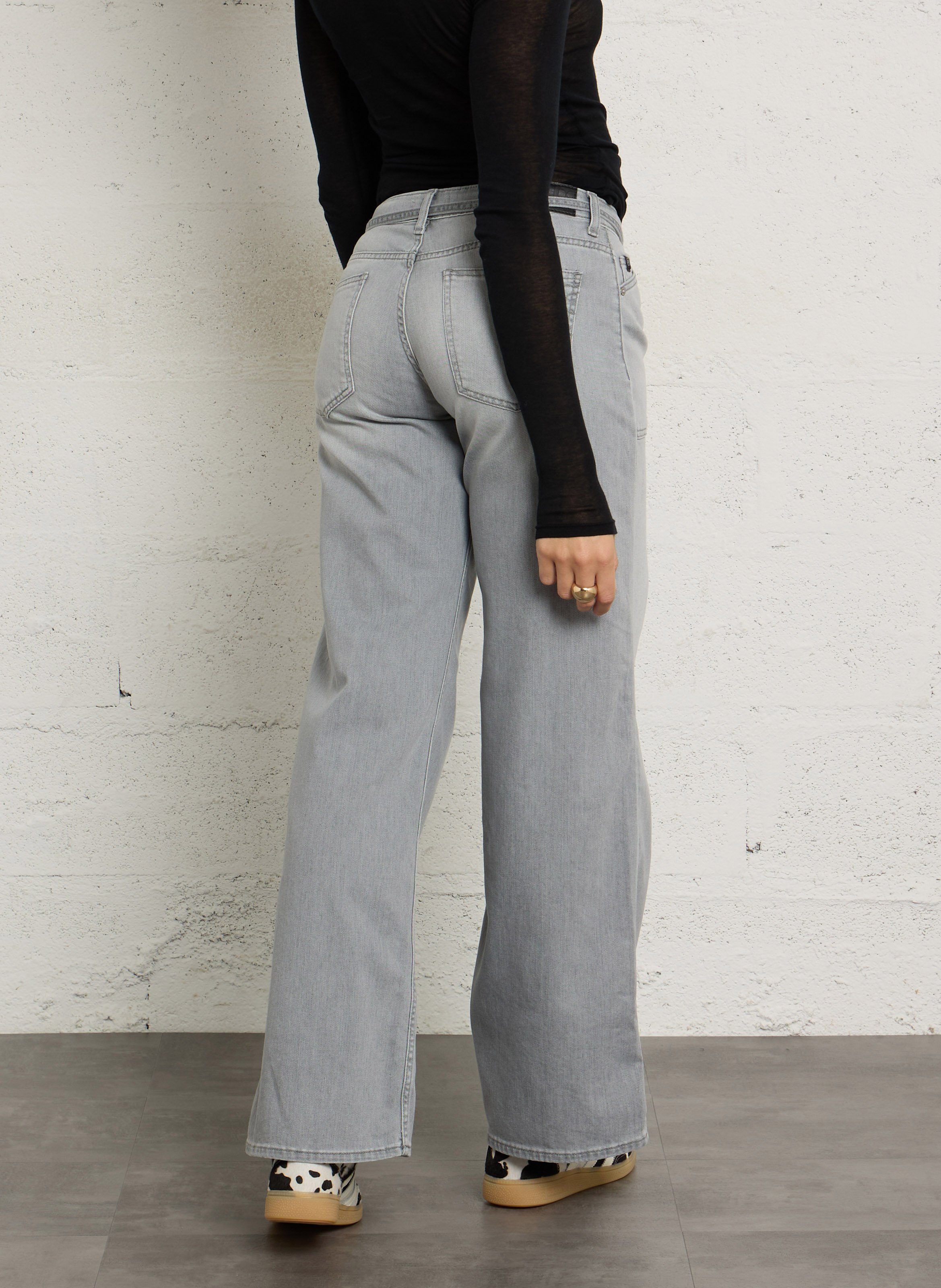 Gerade geschnittene Hose mit mittelhoher Taille in einfarbig LE TEMPS DES CERISES Grau