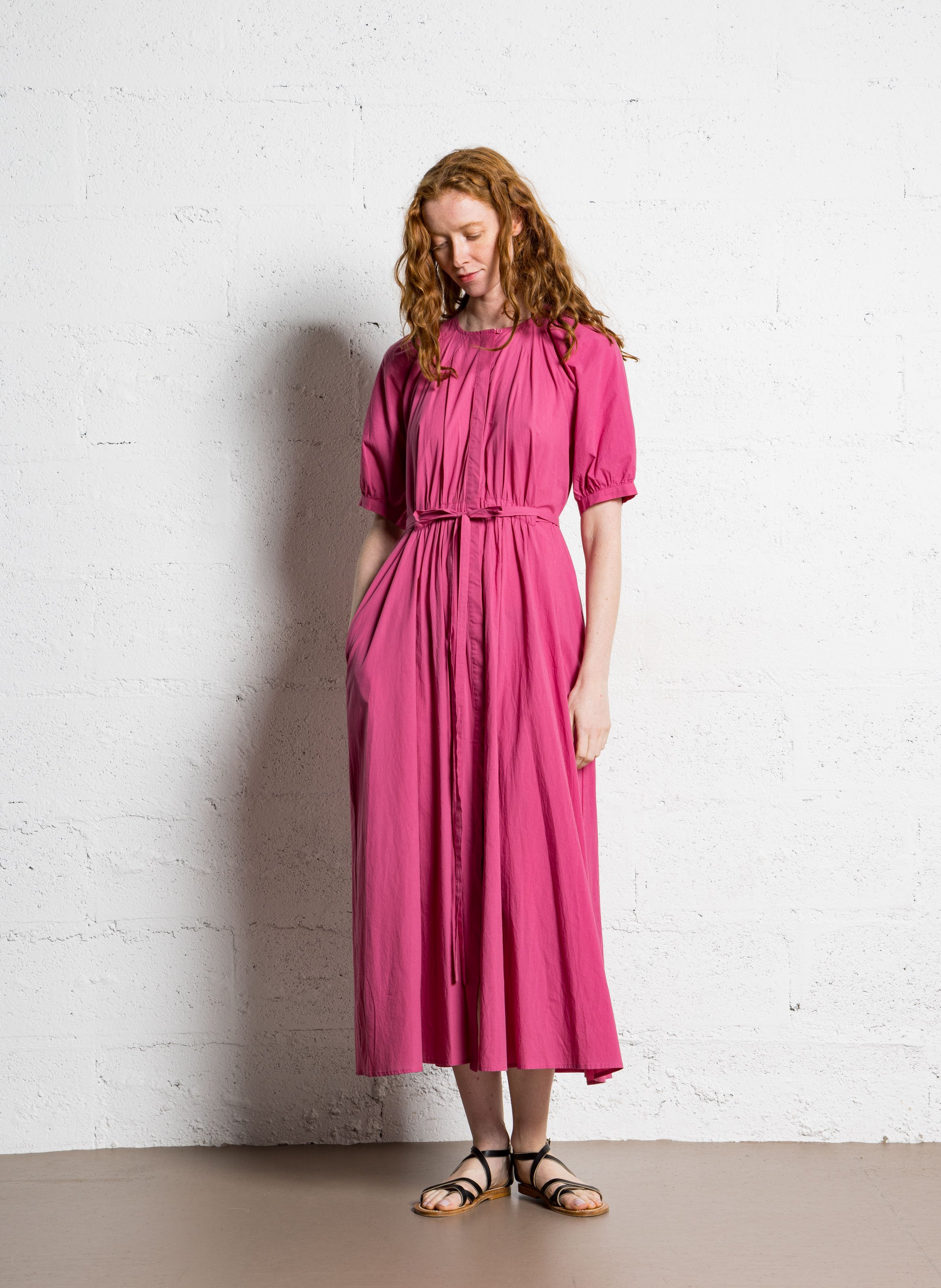 Weite Kleid mit kurzen Ärmeln in Uni SUNCOO Rosa