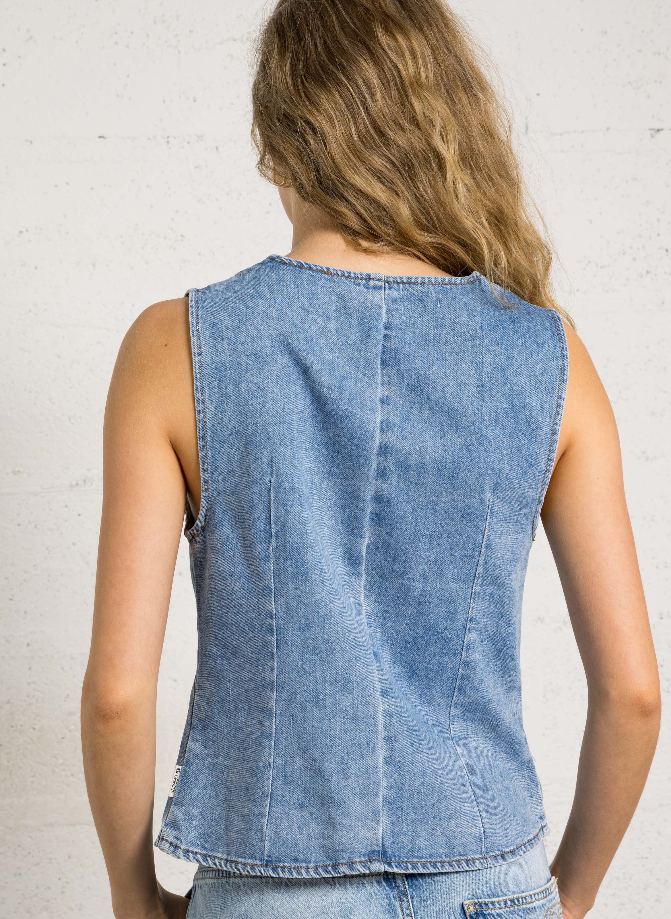 Fitted V-neck washed denim vest LE TEMPS DES CERISES Blue