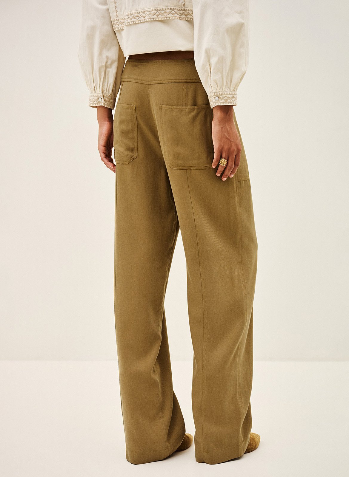 Hoch sitzende Fließhose in Uni-Farbe BA&SH Beige