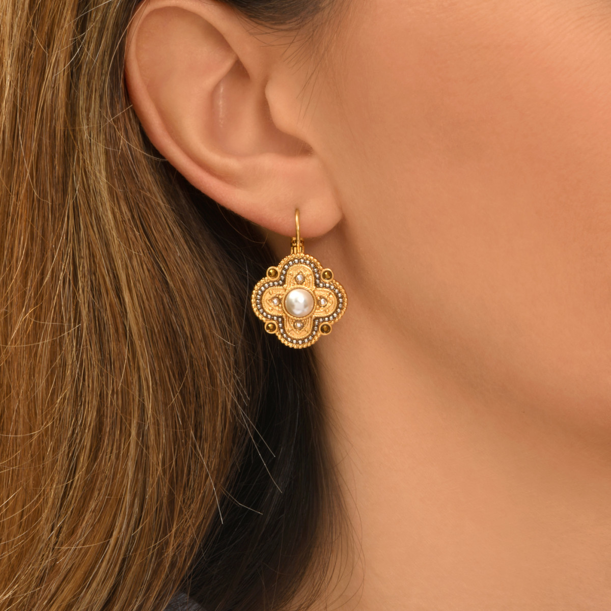 Positano drop earrings with pearly cabochon and crystals SATELLITE PARIS Grey