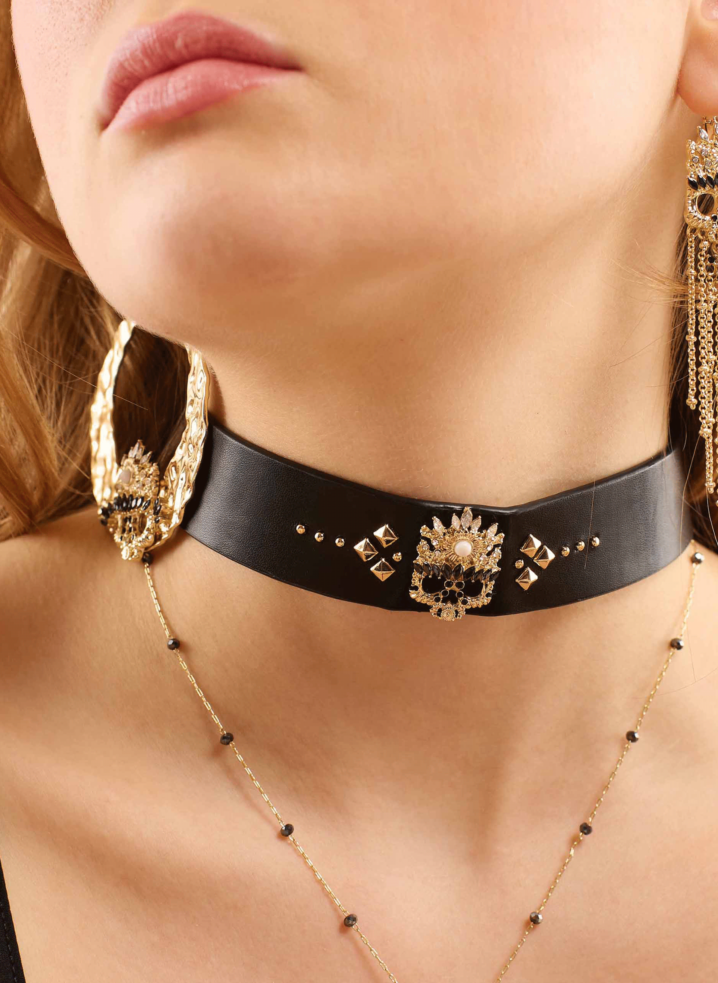 Adjustable choker necklace in leather with studs and central cabochon HIPANEMA Black