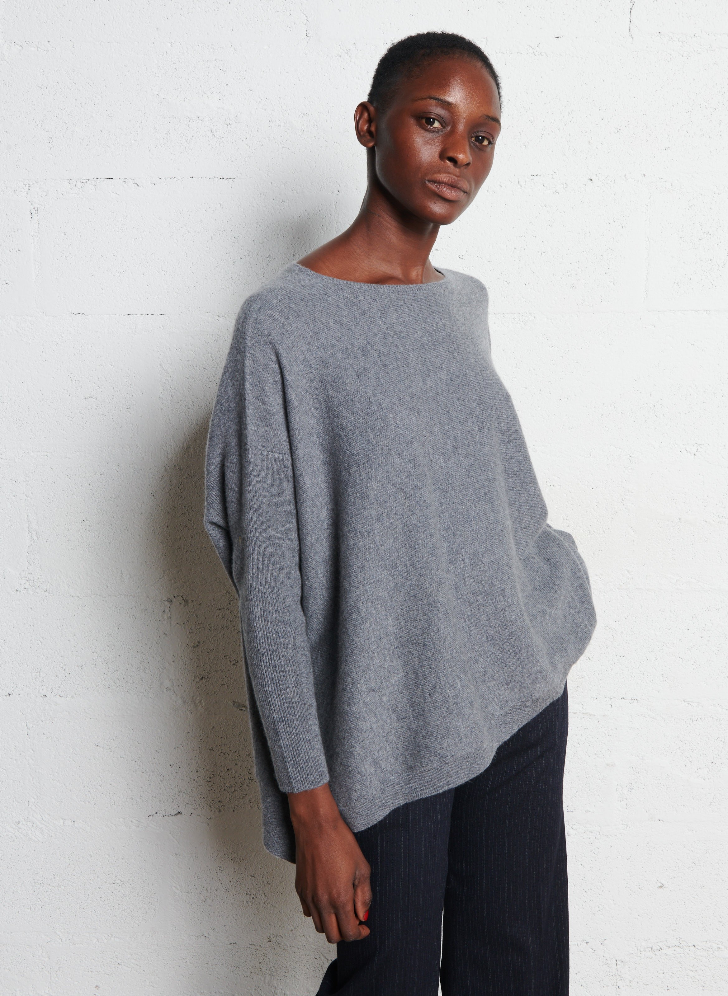 Weiter Kaschmirpullover mit U-Boot-Ausschnitt KUJTEN Silber