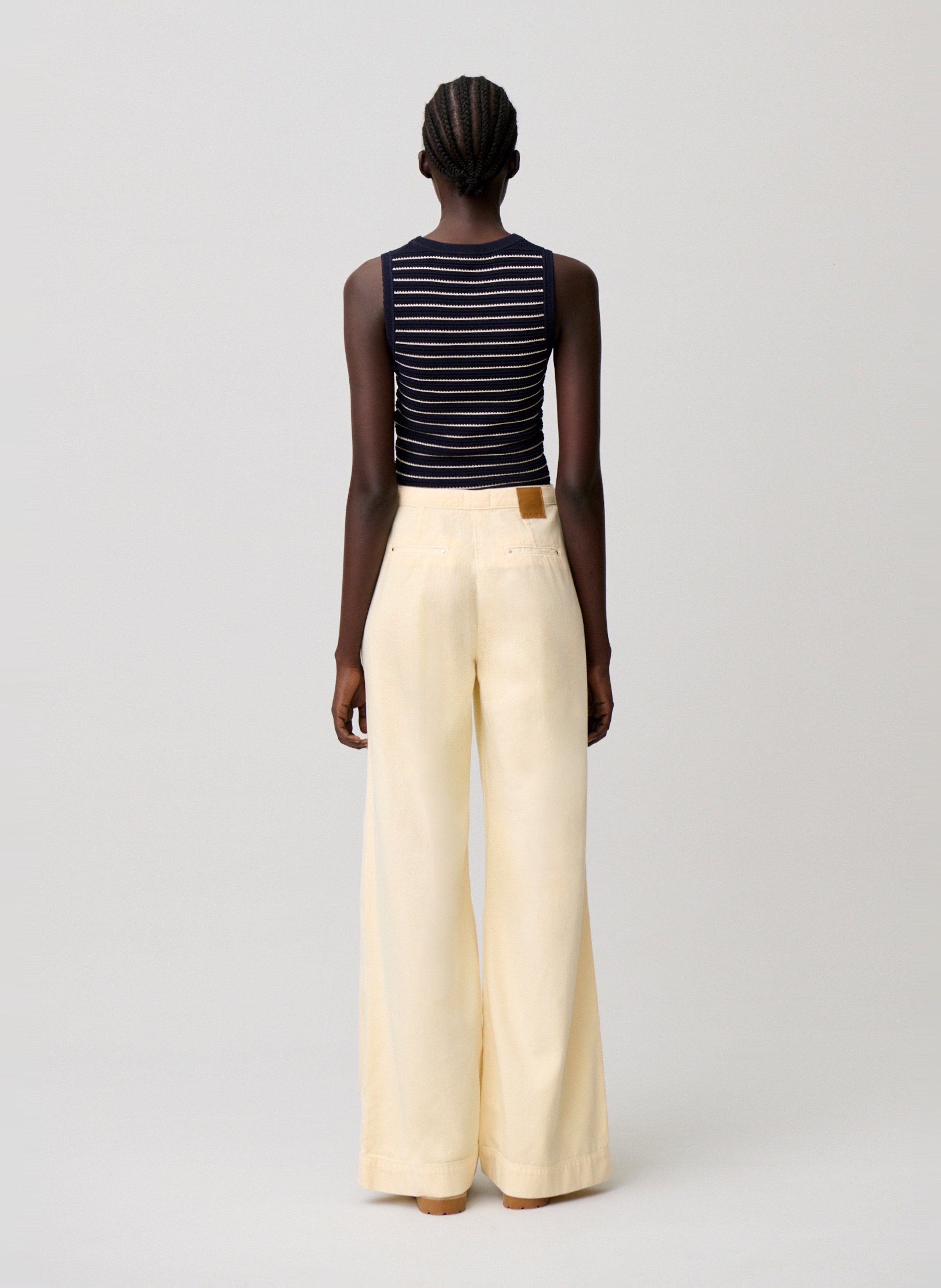 Wijde broek met denim overgooier. CLAUDIE PIERLOT Geel