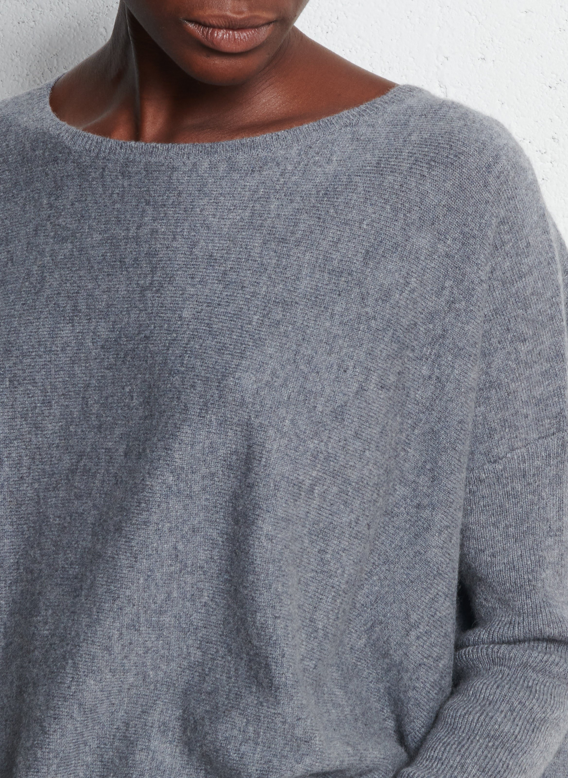 Weiter Kaschmirpullover mit U-Boot-Ausschnitt KUJTEN Silber