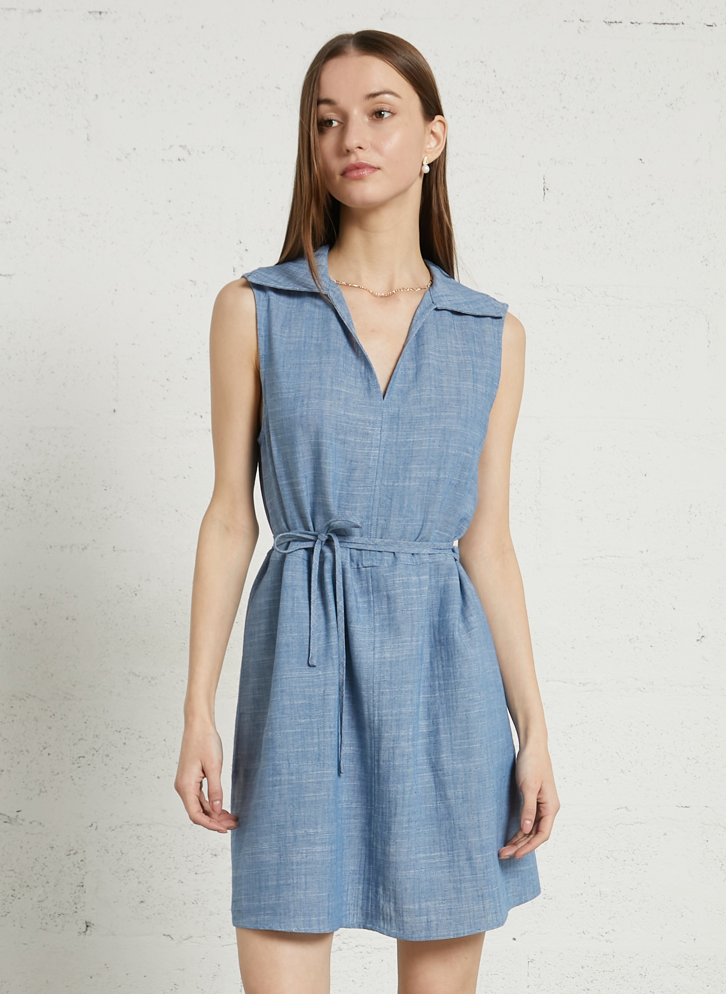 Robe courte col V évasée unie THE KORNER