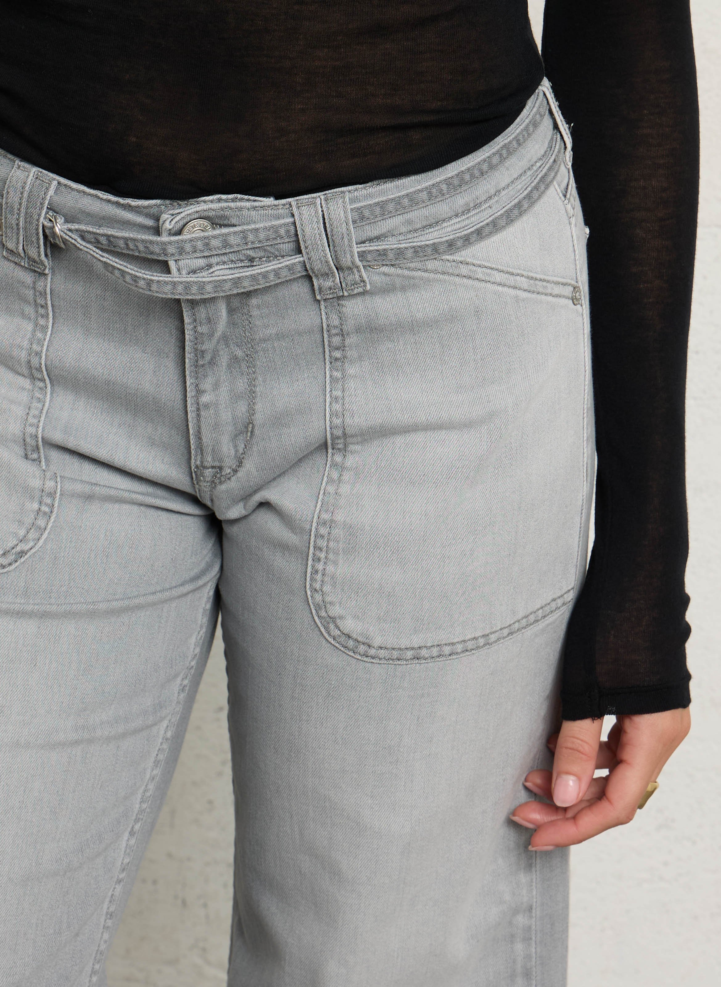 Gerade geschnittene Hose mit mittelhoher Taille in einfarbig LE TEMPS DES CERISES Grau