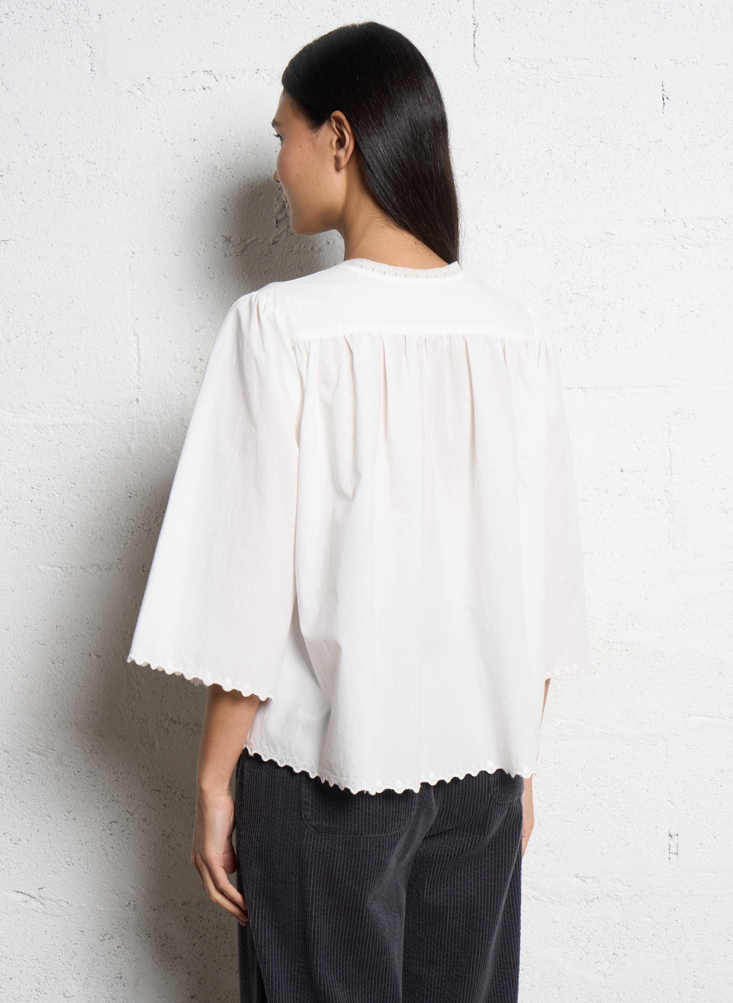 Capri - Einfarbige Oversize-Bluse JC SOPHIE Weiss