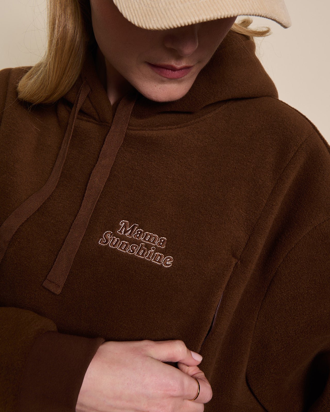 Le hoodie d'allaitement mama sunshine en polaire recyclée EMOI EMOI Marron