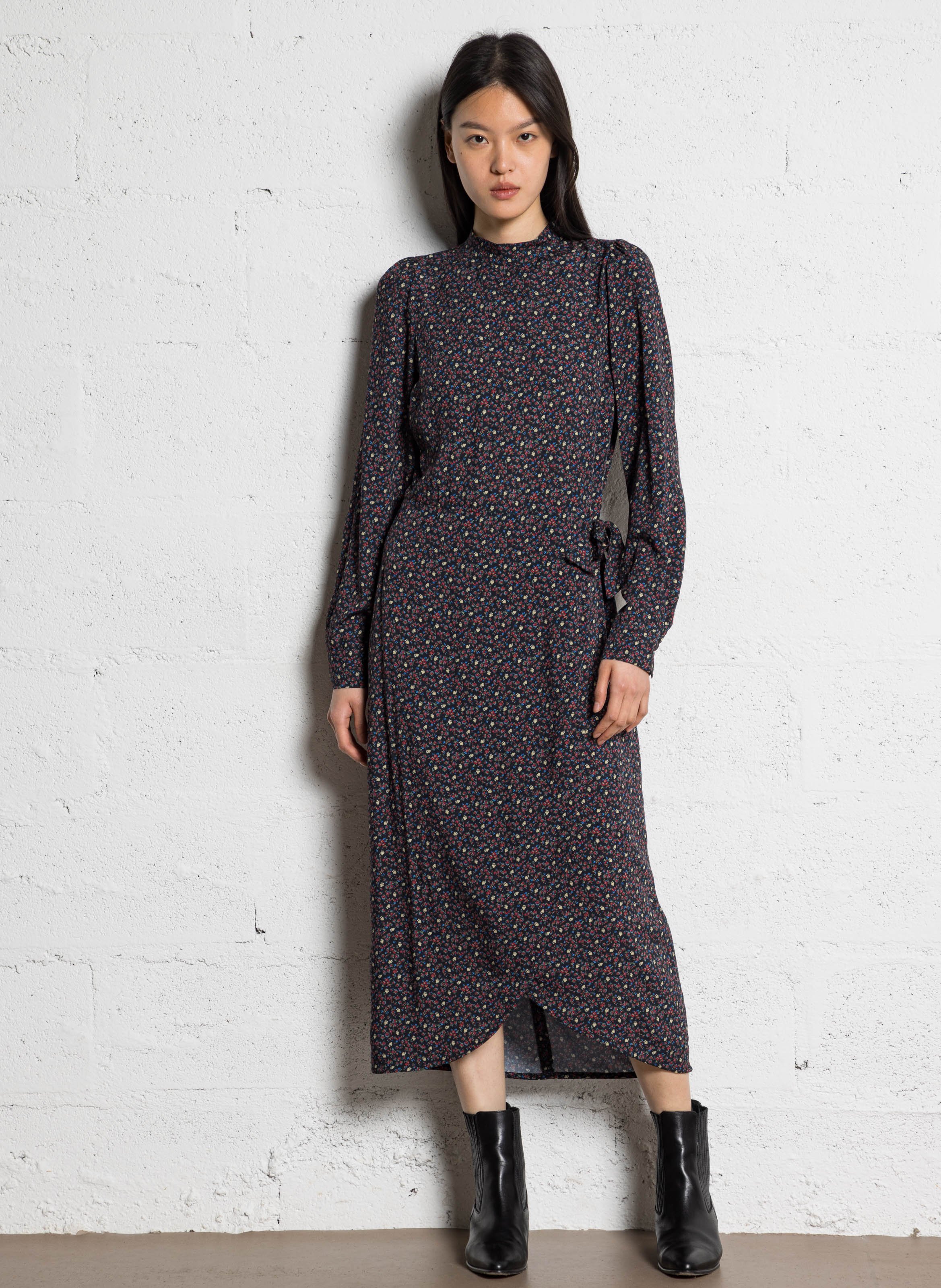 Long dress with round neck and floral print Black