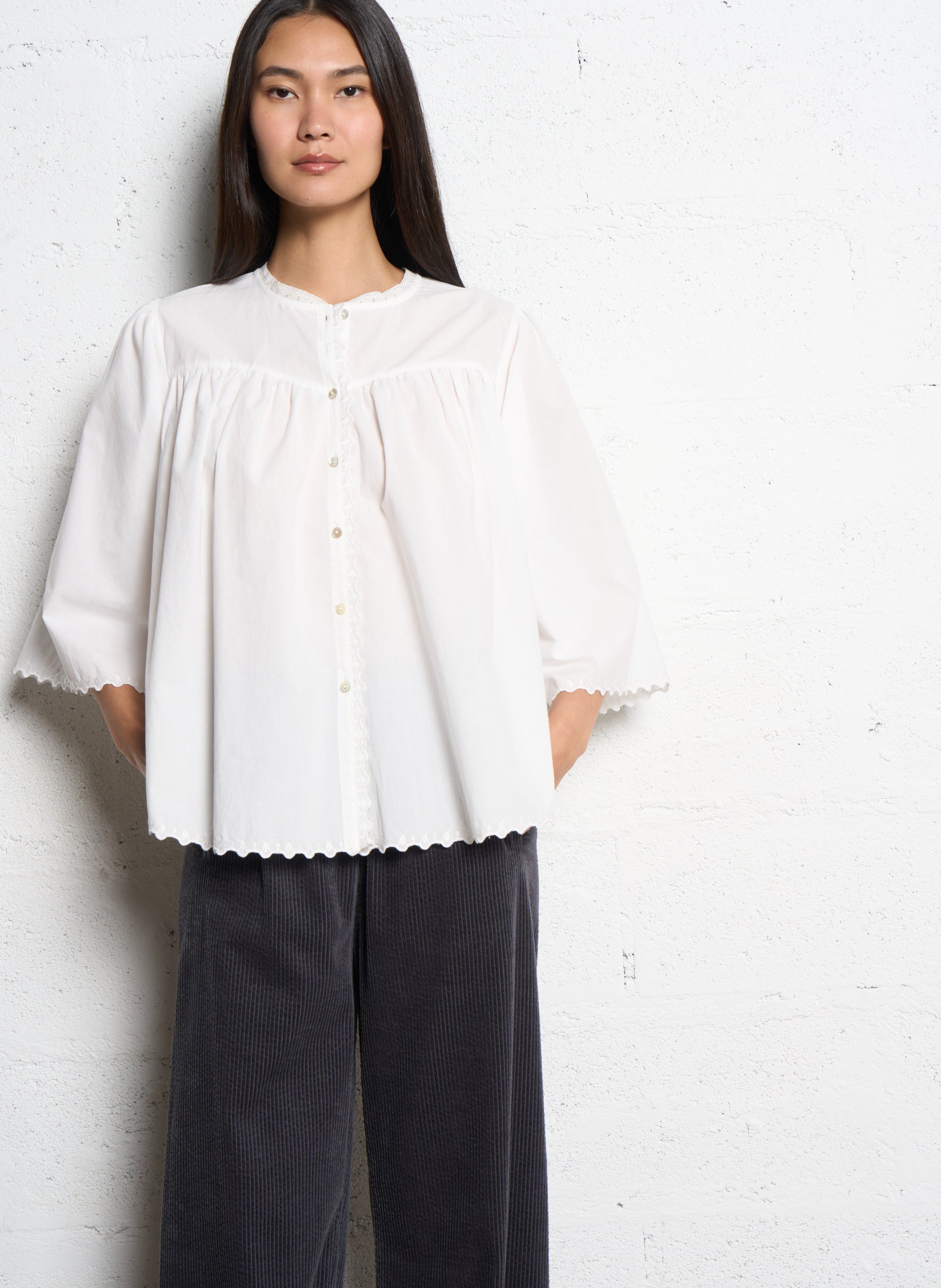 Capri - Einfarbige Oversize-Bluse JC SOPHIE Weiss