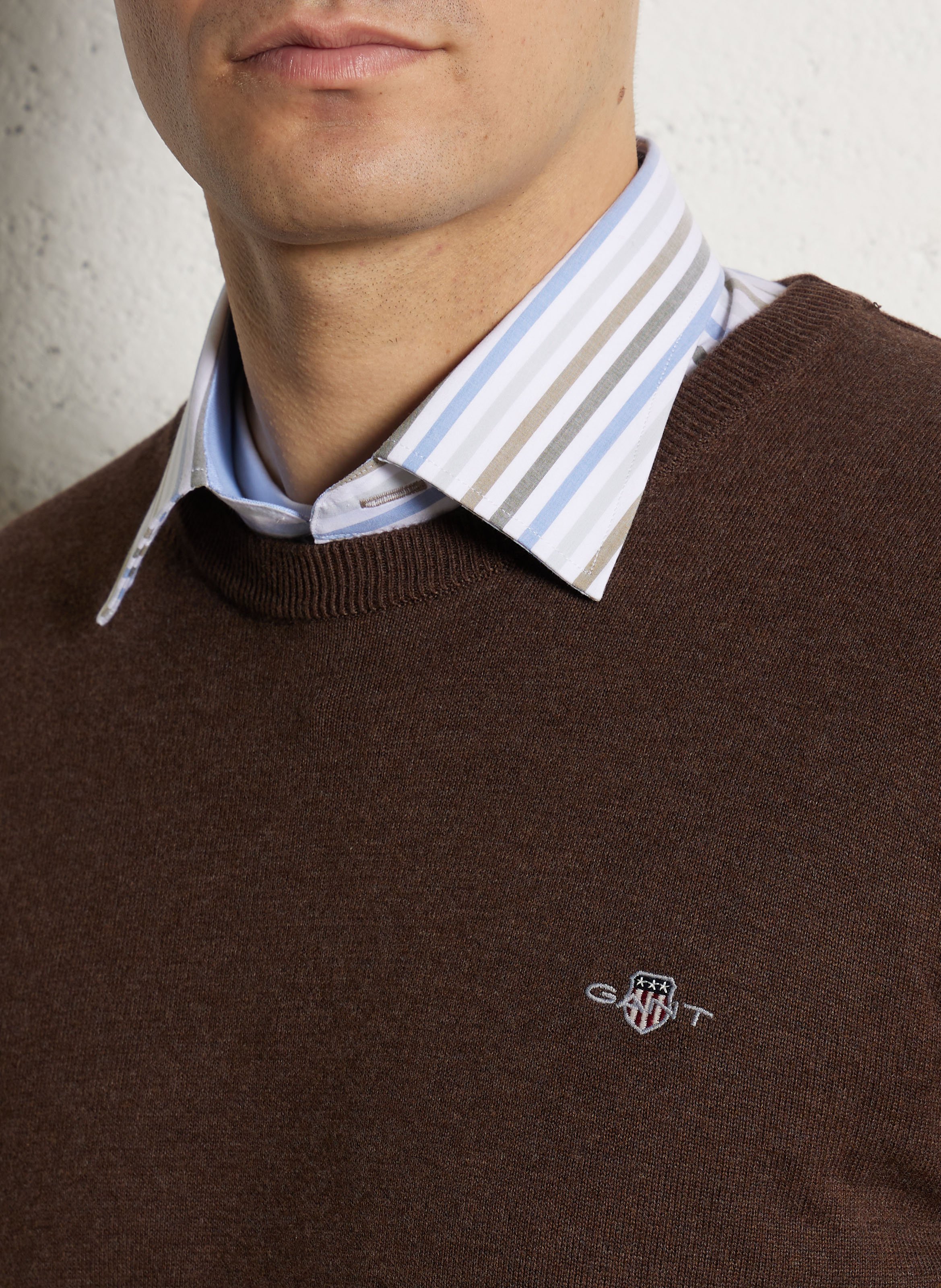 Pull droit col rond brodé en coton  GANT Marron