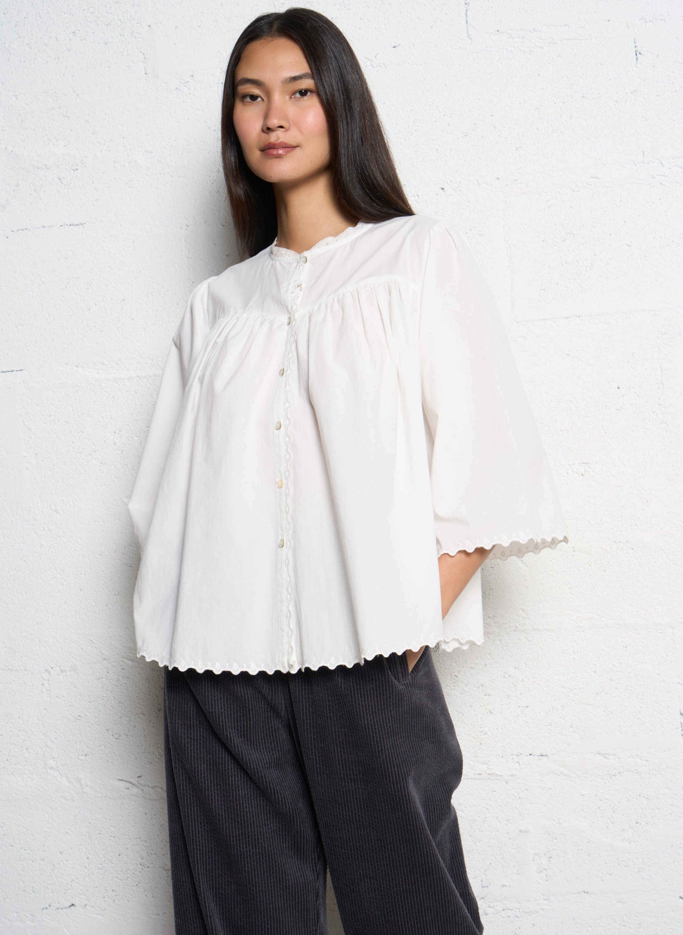 Capri - Einfarbige Oversize-Bluse JC SOPHIE Weiss