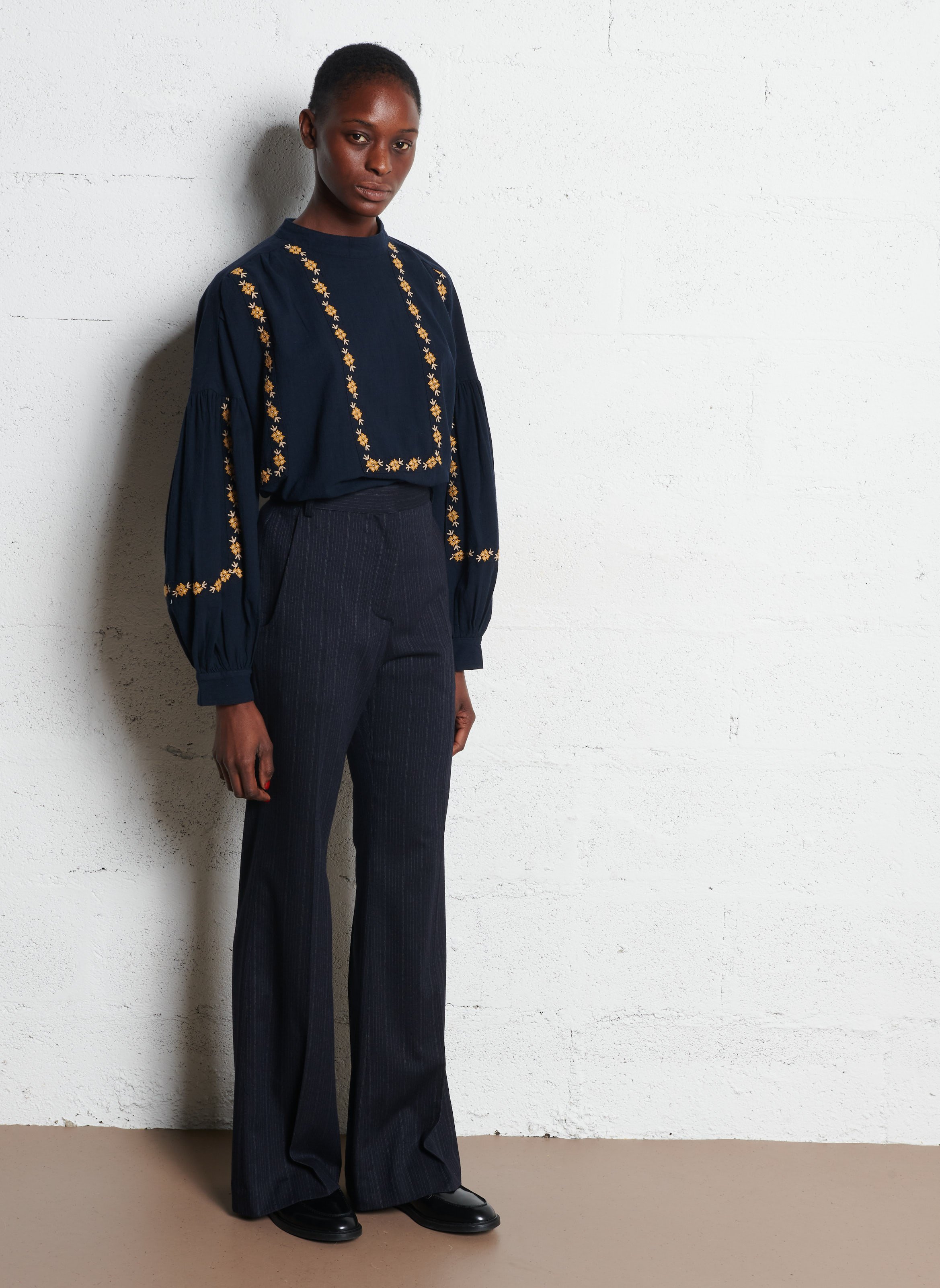 Blusa oversize cuello alto de algodón FEEKA Negro