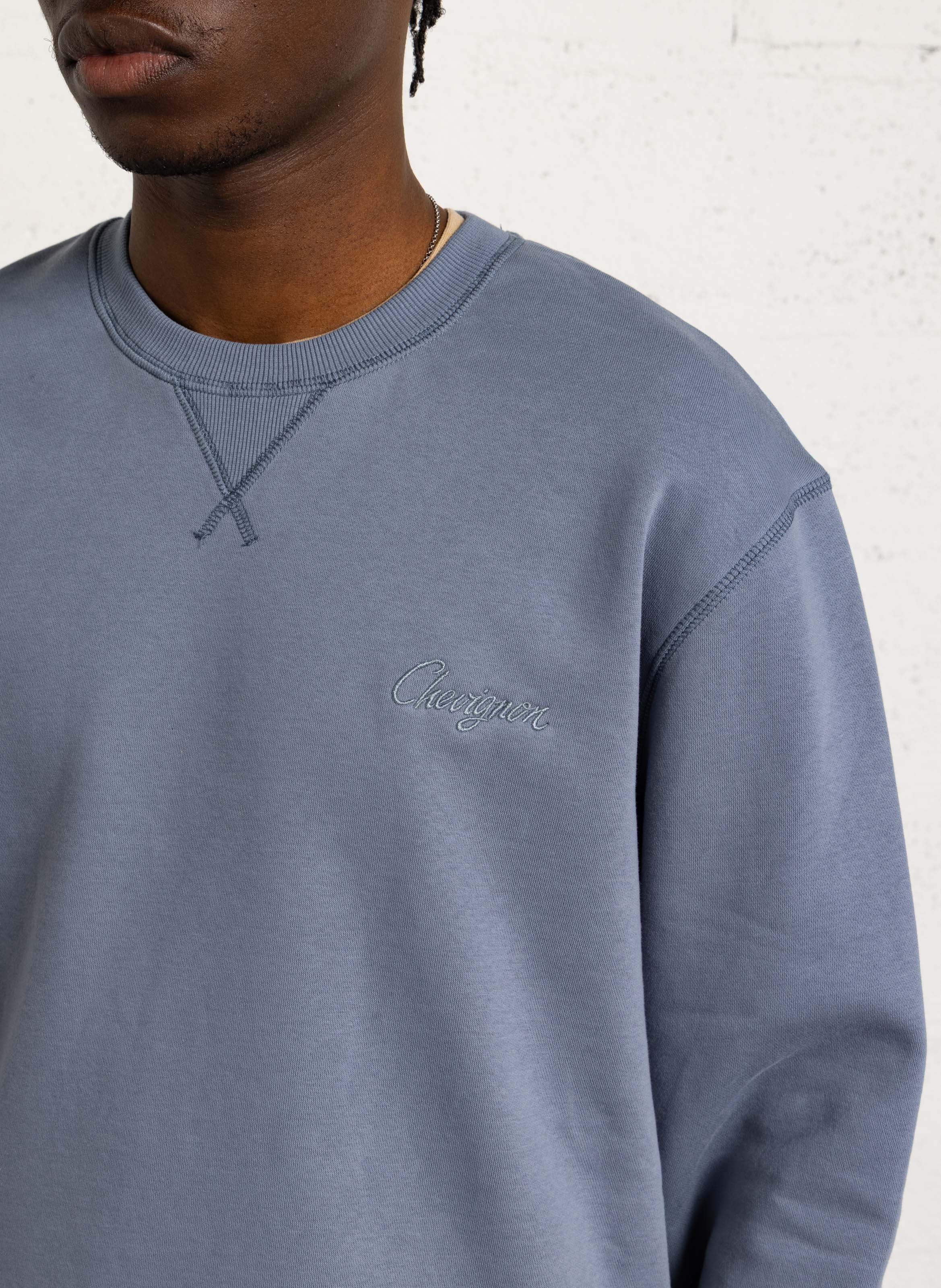 Sweat ample uni à broderie marque  CHEVIGNON Bleu