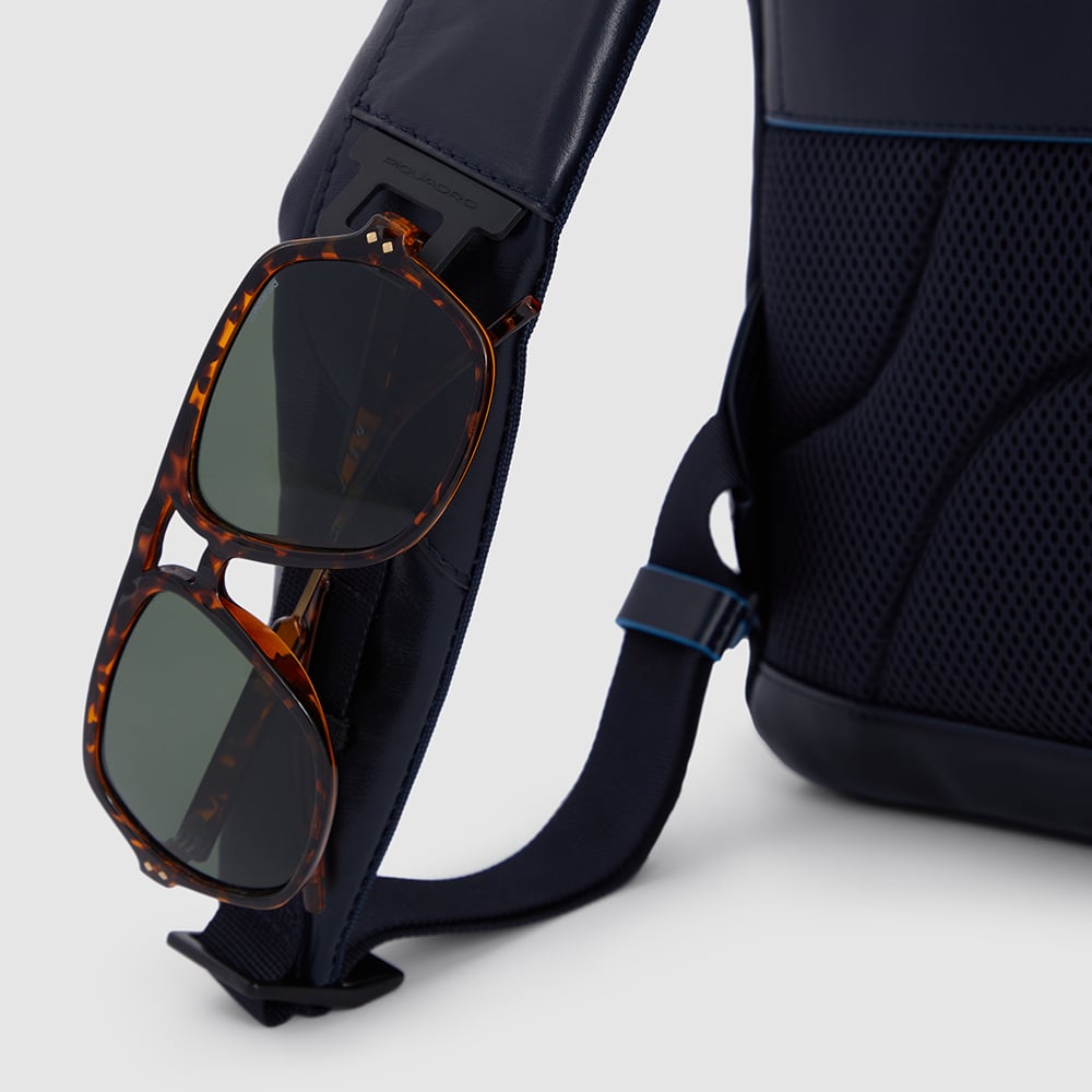 Leather backpack PIQUADRO Brown