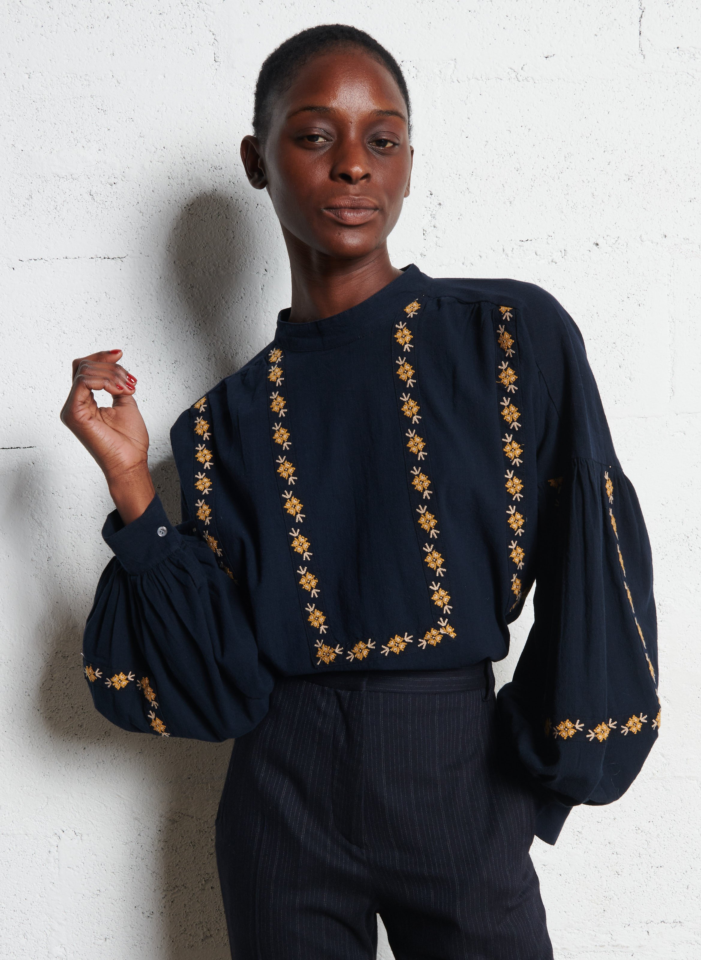 Blusa oversize cuello alto de algodón FEEKA Negro