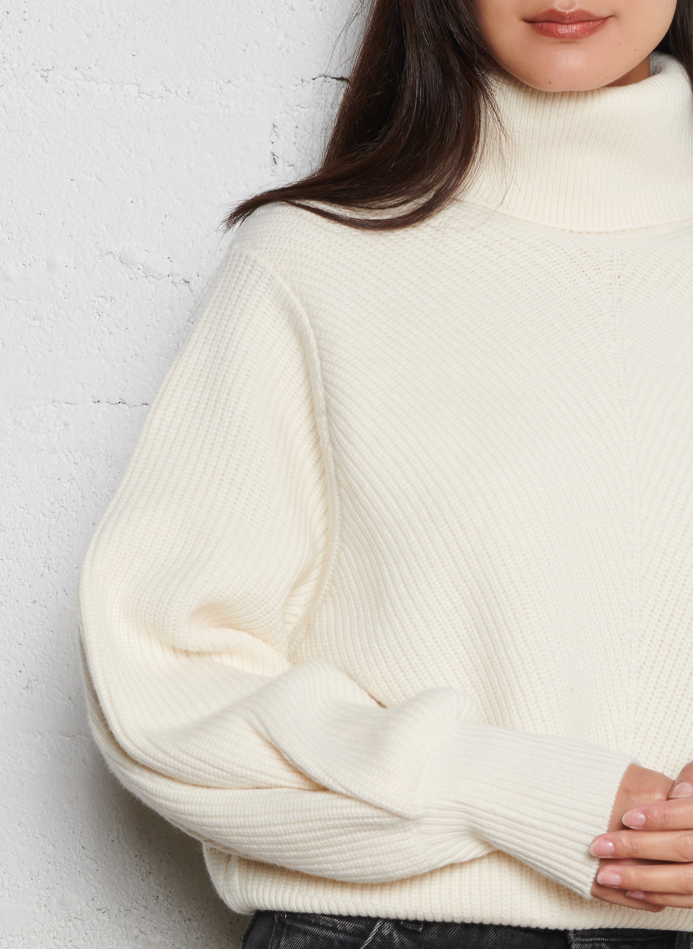 Weiter Rollkragenpullover aus Merinowolle BERENICE Beige