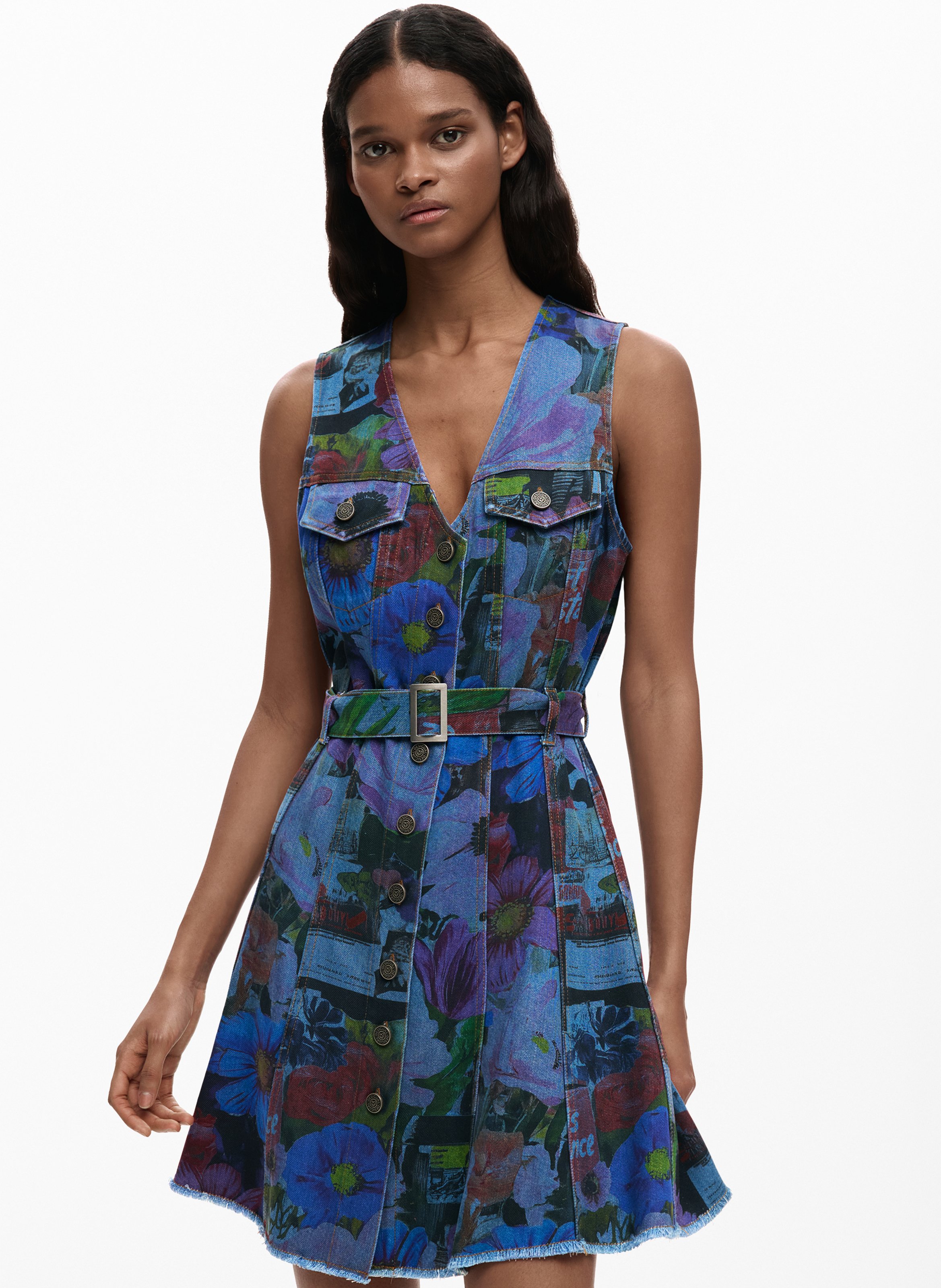 Kurzes tailliertes Kleid aus bedrucktem Denim. DESIGUAL Blau