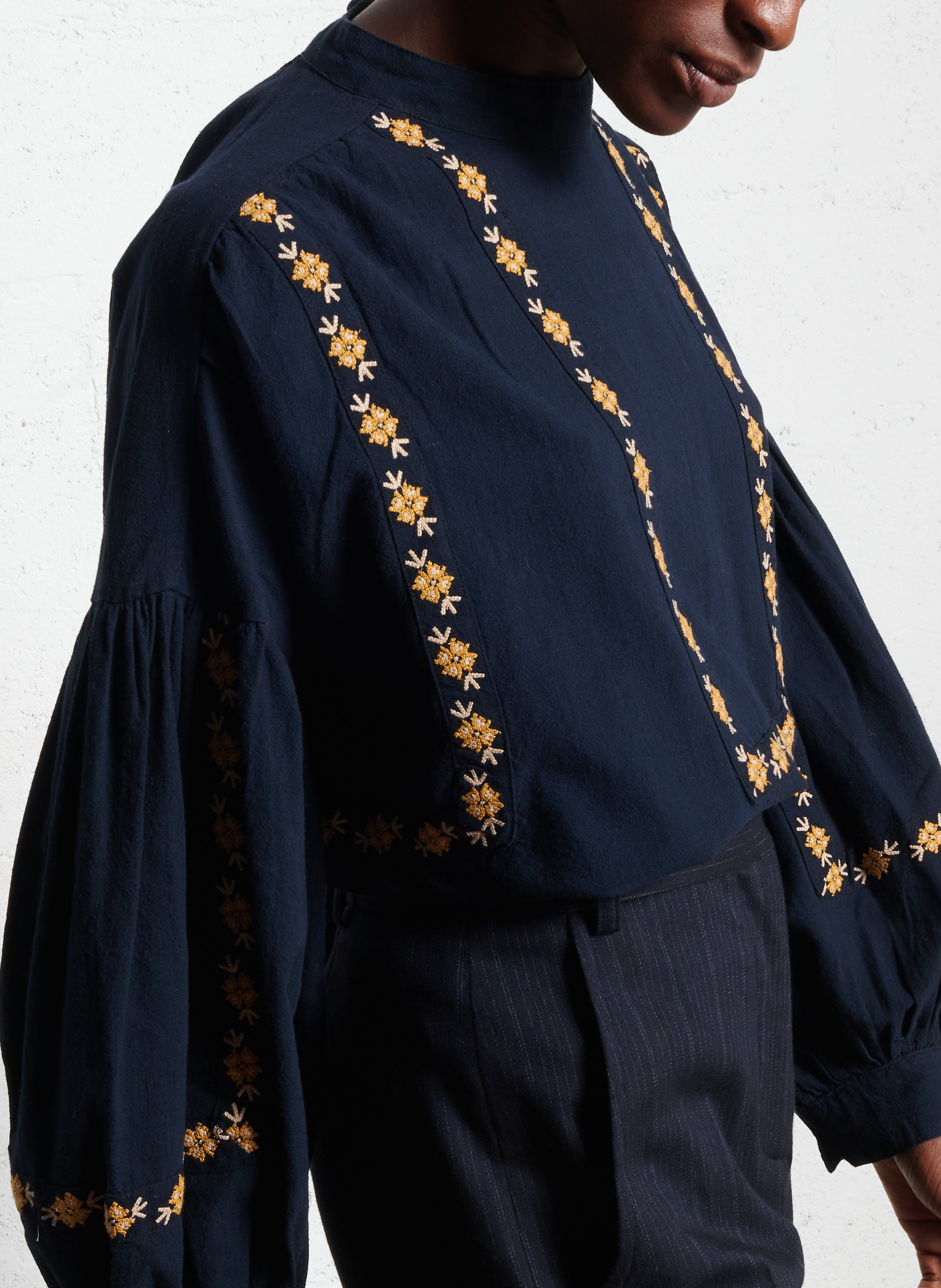 Blusa oversize cuello alto de algodón FEEKA Negro