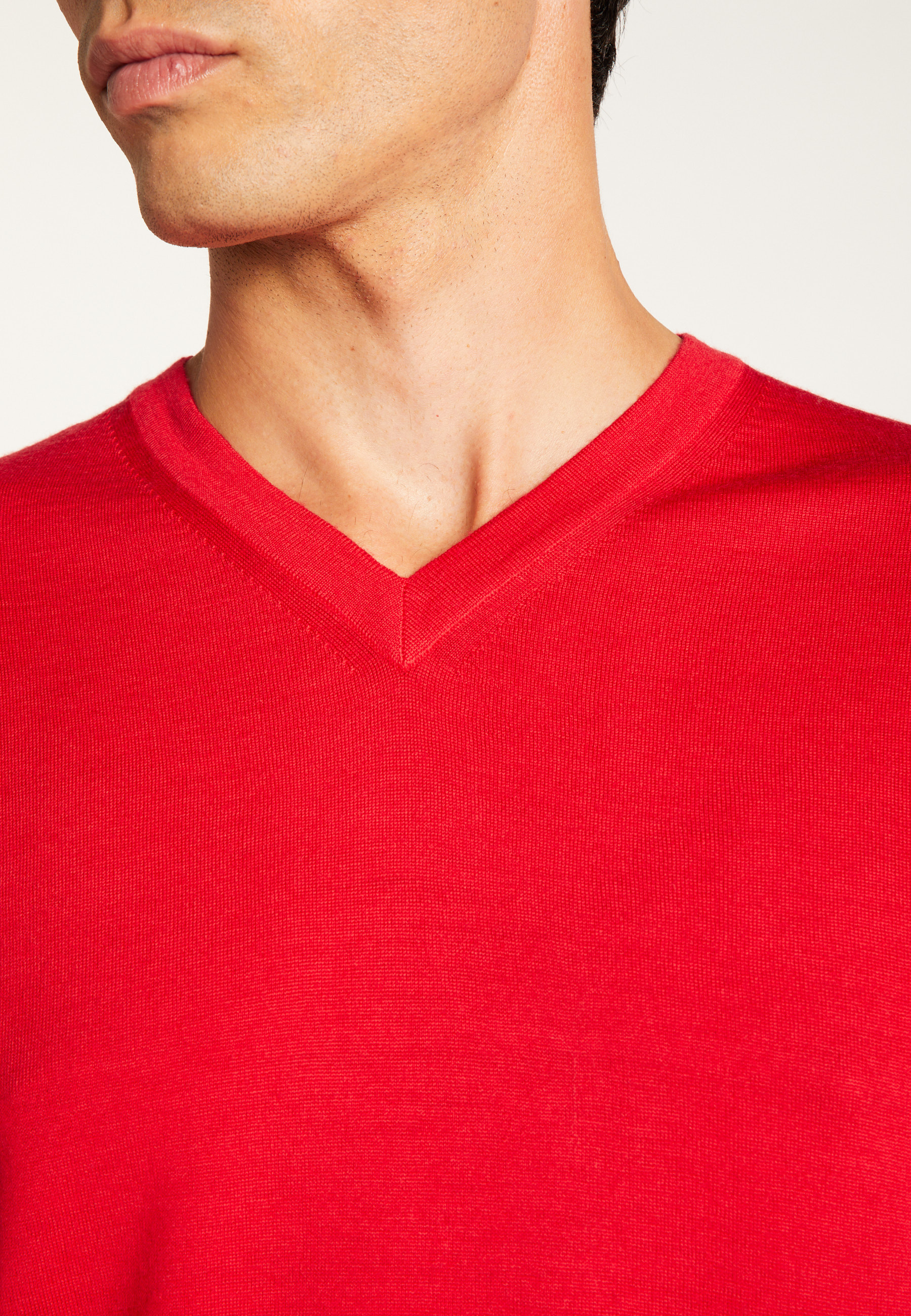 Bunelle wool V-neck sweater MAISON MONTAGUT Red
