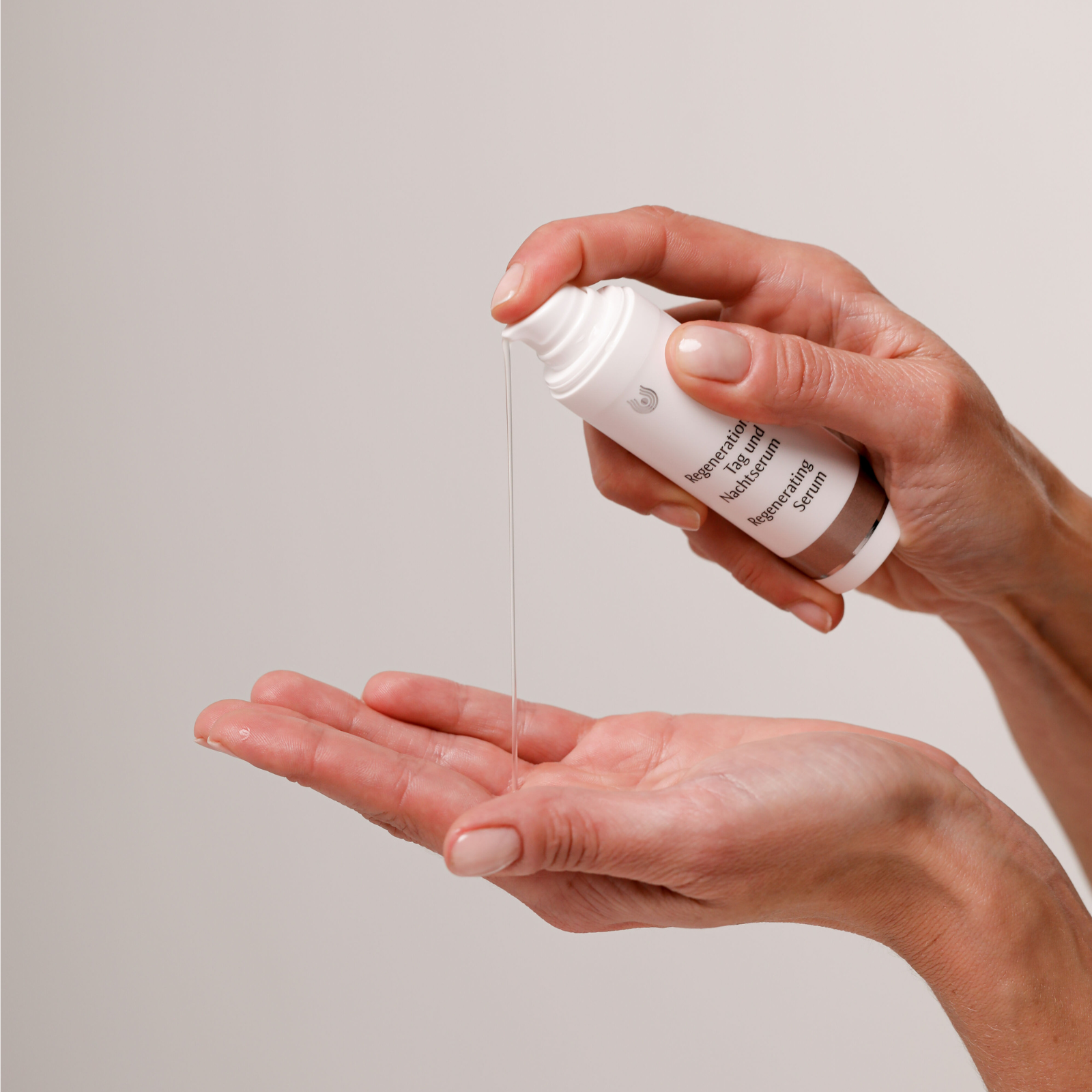 Serum Dag / Nacht - Regenererend DR. HAUSCHKA No color