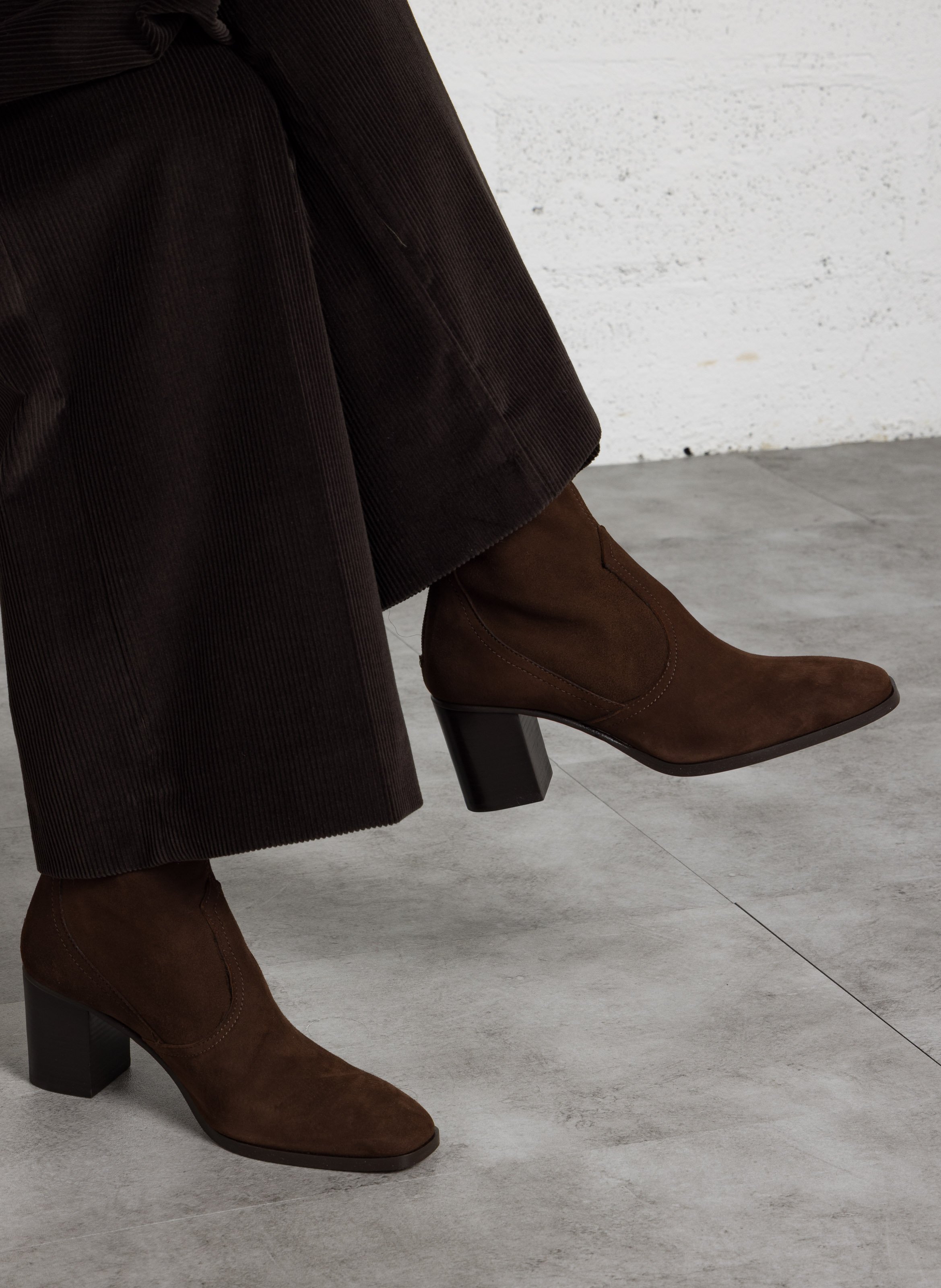 Bottines zippées en cuir suédé SOCQUE PARIS Marron