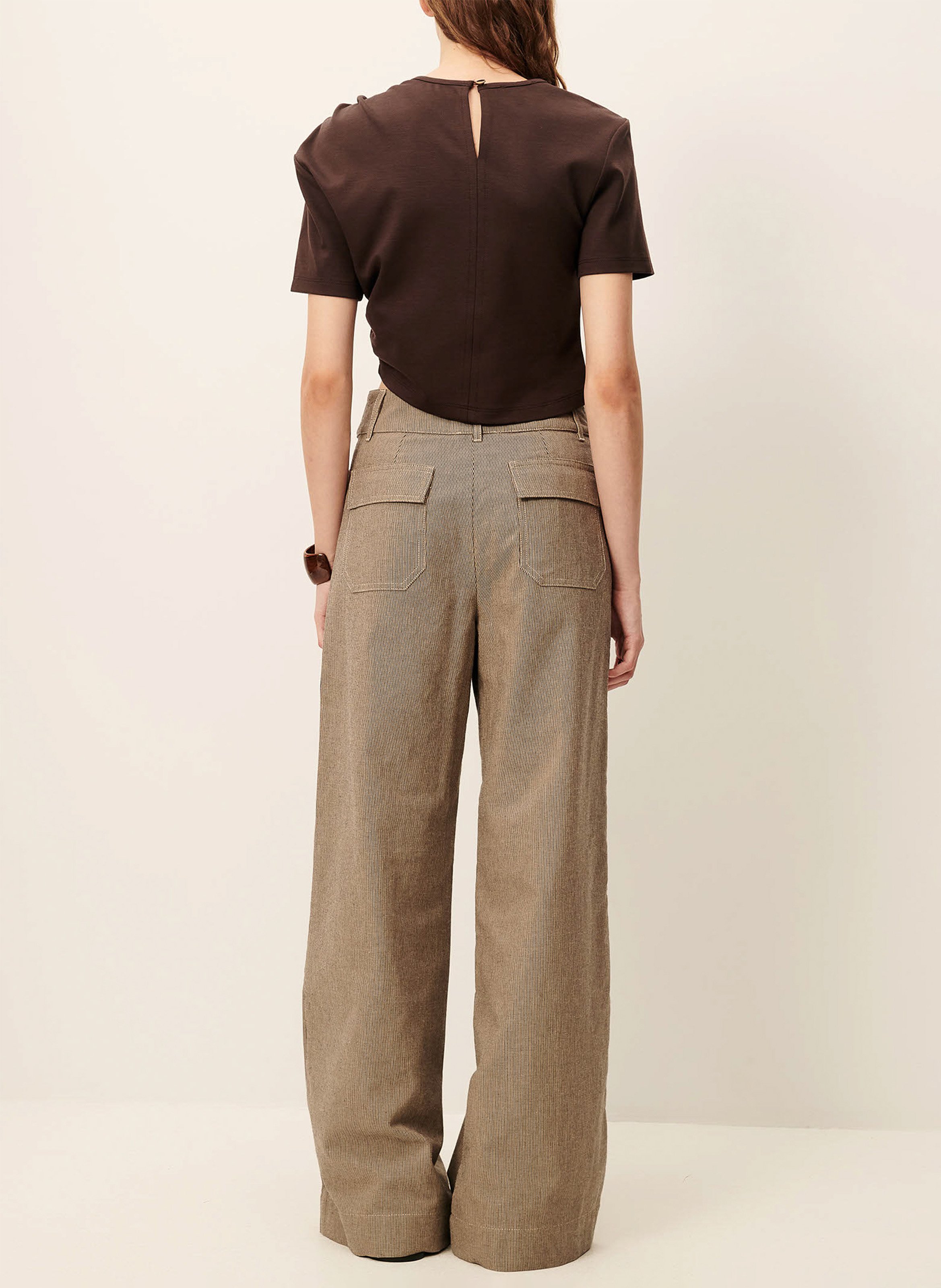 Eng anliegendes Oberteil mit Rundhalsausschnitt SESSUN Braun