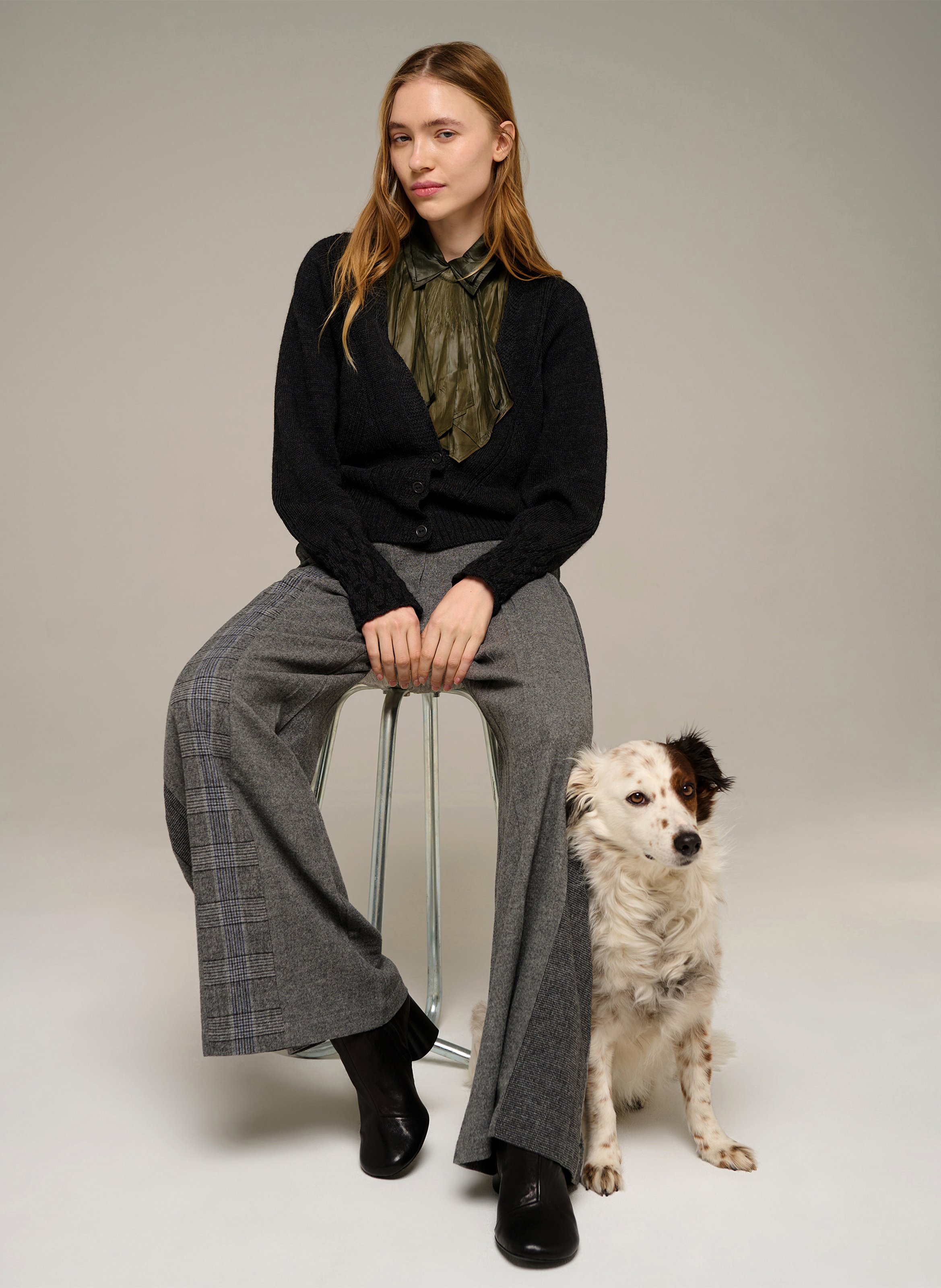 Strickjacke aus Wolle mit V-Ausschnitt COTELAC Grau