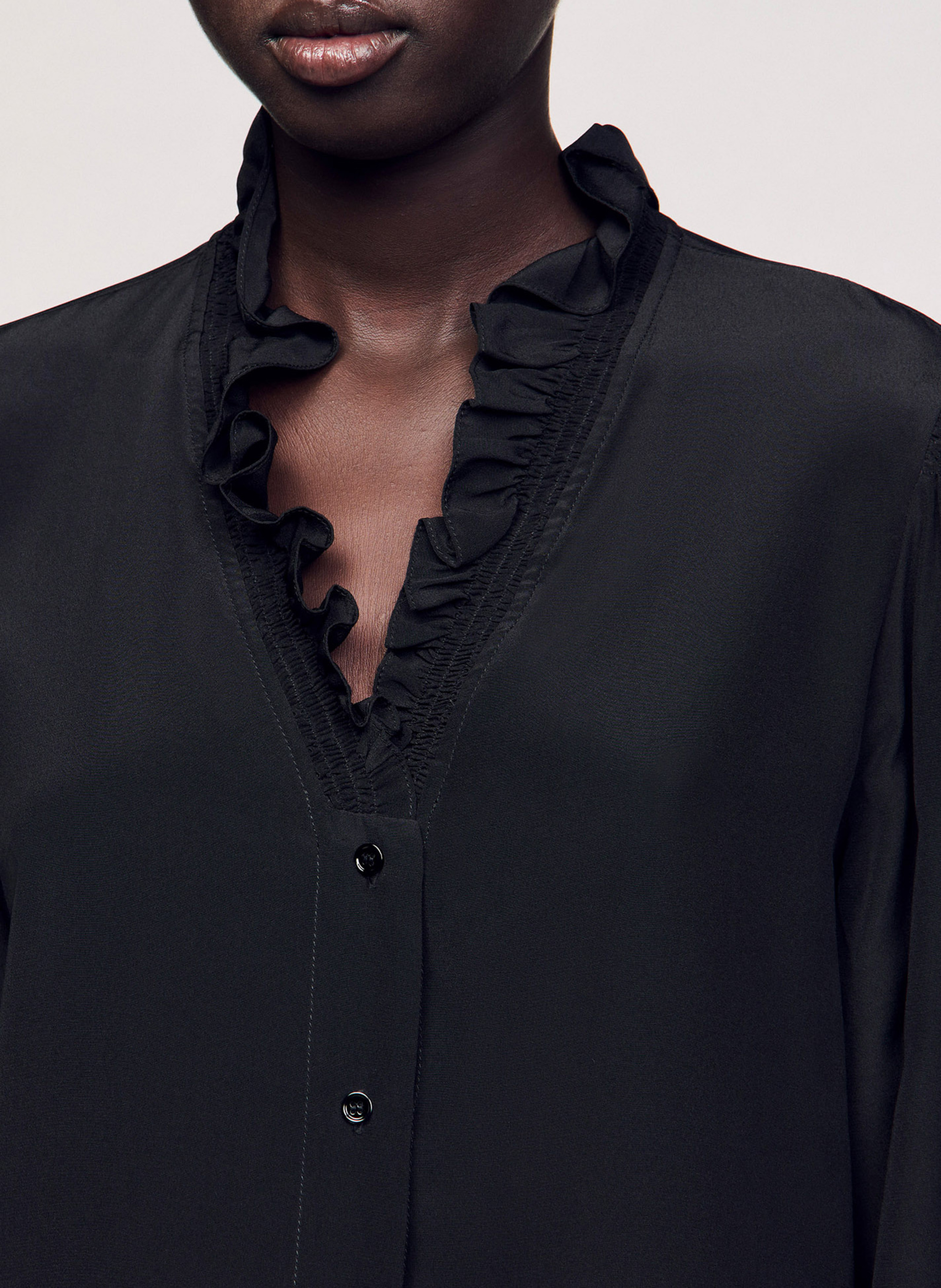 Rechte zijden blouse met V-hals SANDRO Zwart