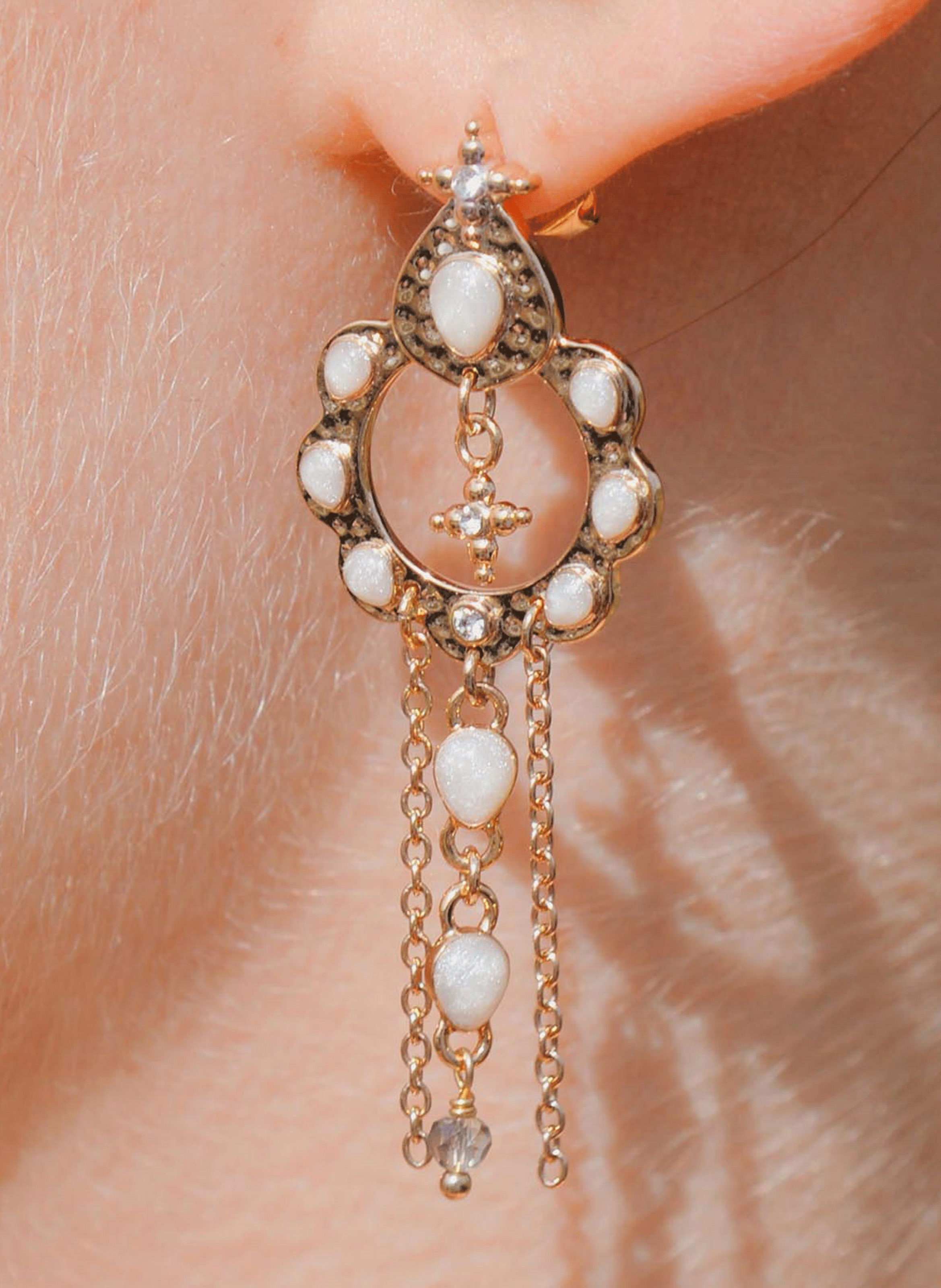 Dangling earrings with enamel and chain cascade HIPANEMA White