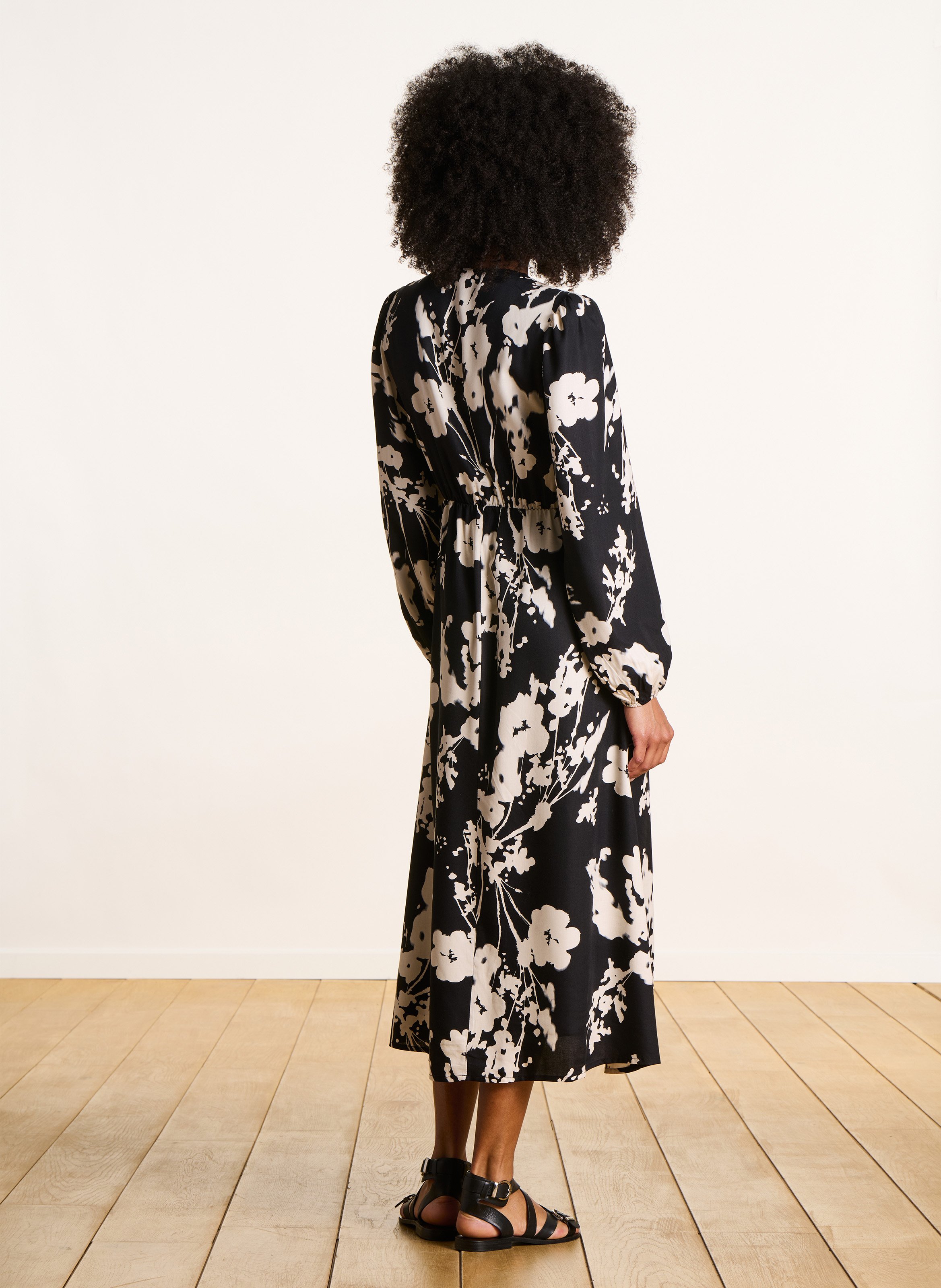 Lange jurk met V-hals en print LA FEE MARABOUTEE Black