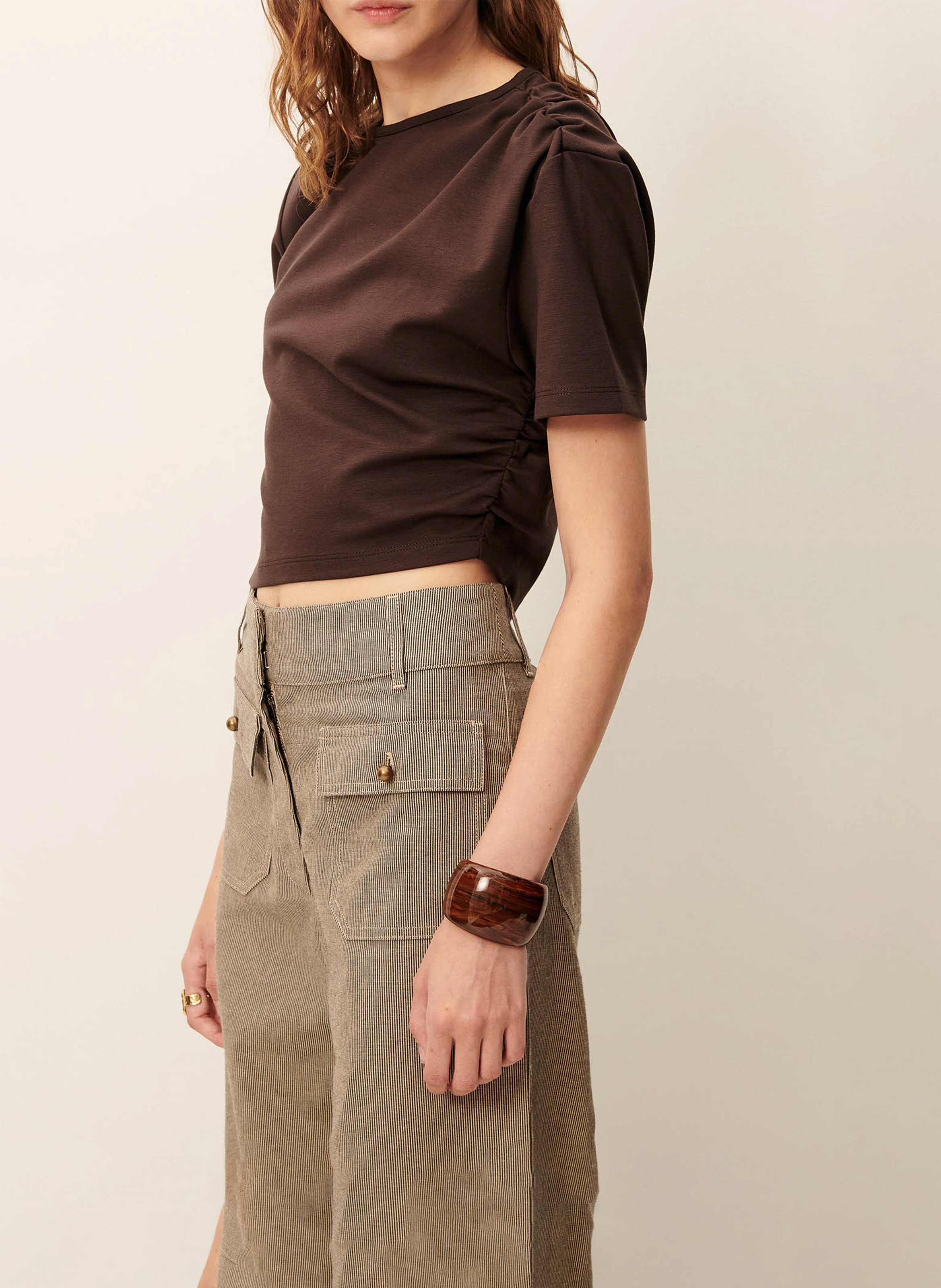 Eng anliegendes Oberteil mit Rundhalsausschnitt SESSUN Braun