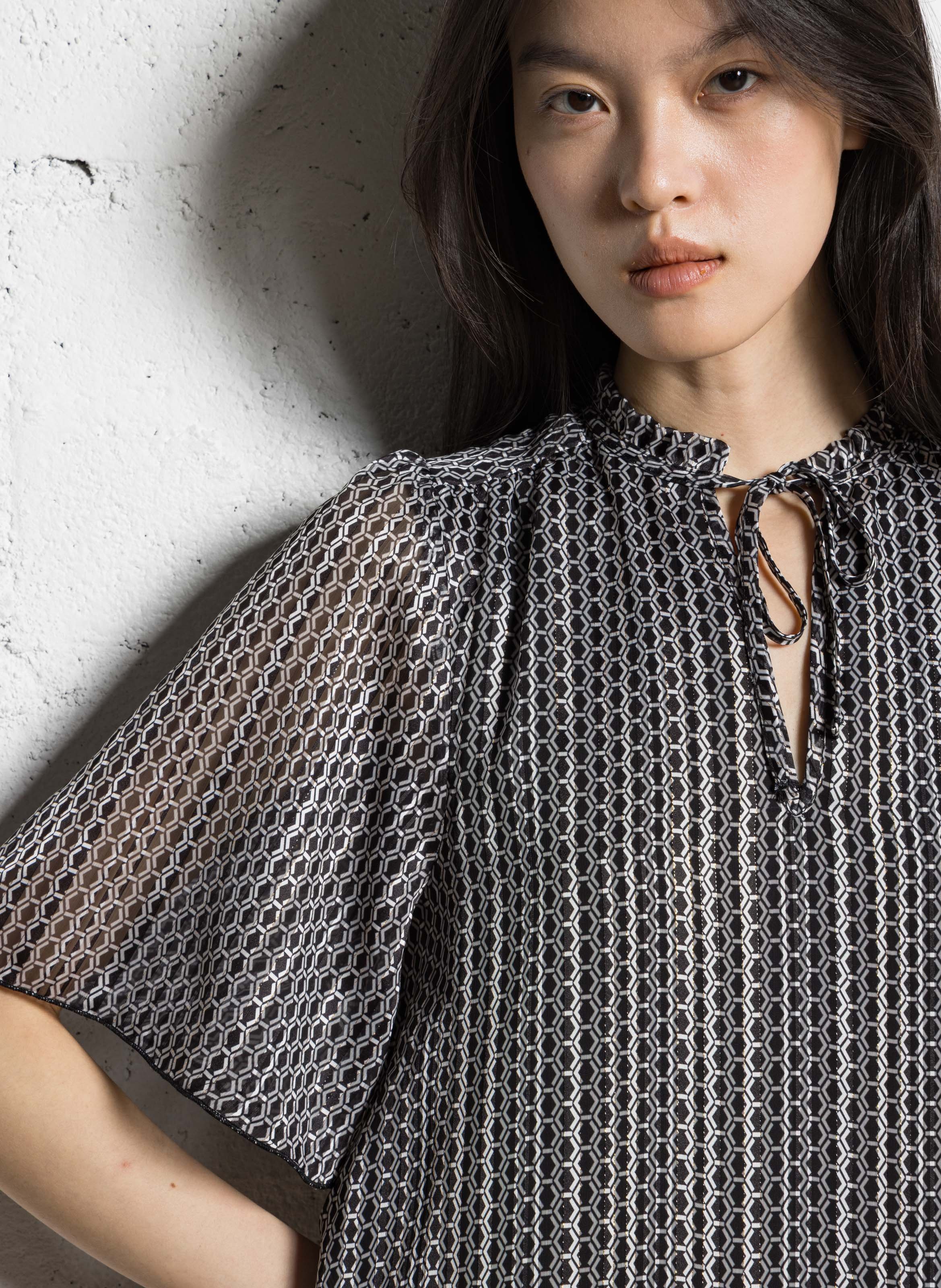 Short dress with graphic print and peter pan collar. IKKS Black